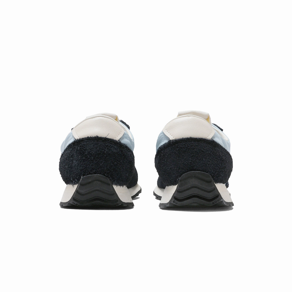 perforated upper 471 'Light Chrome Blue'