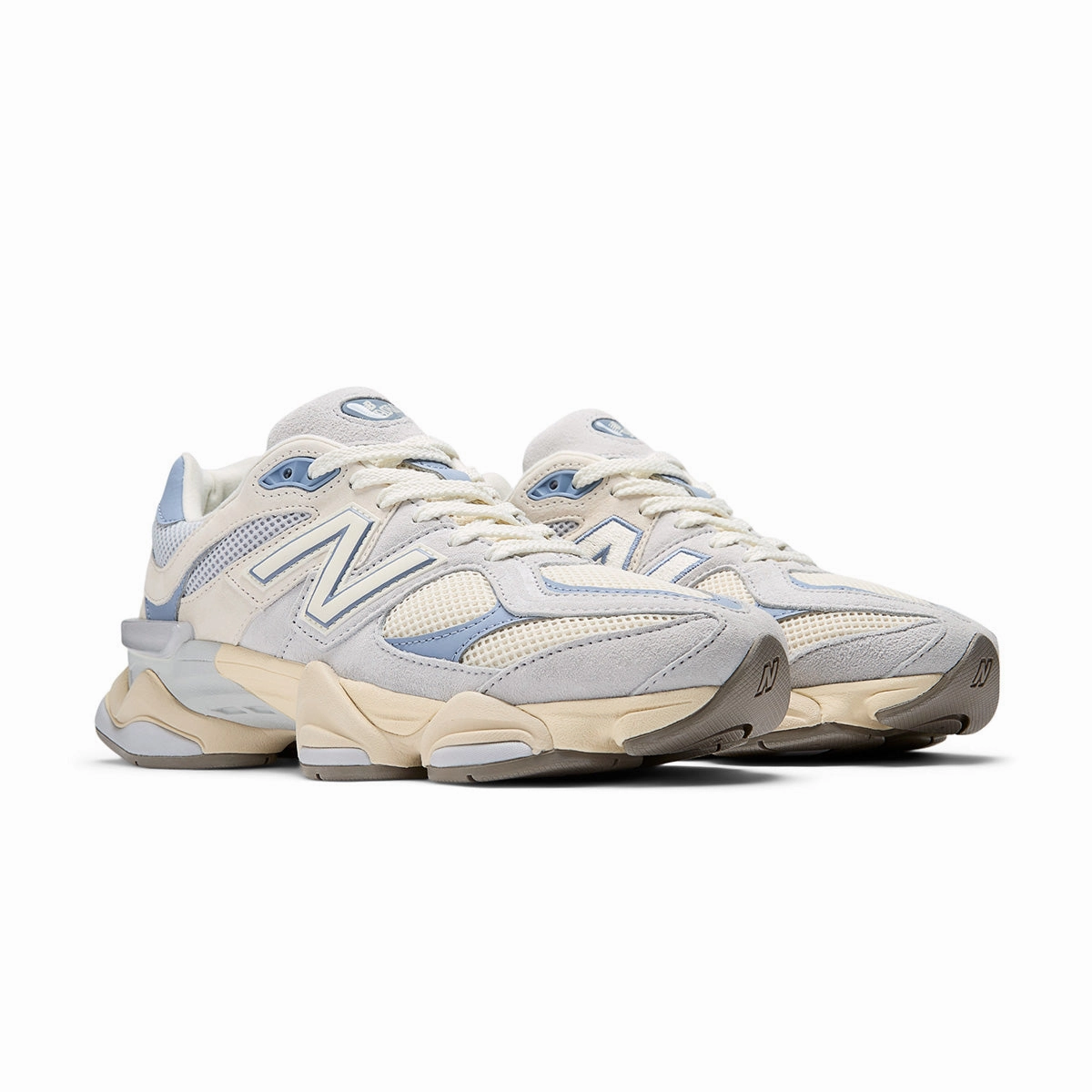 9060 'Pearl Grey' tennis players