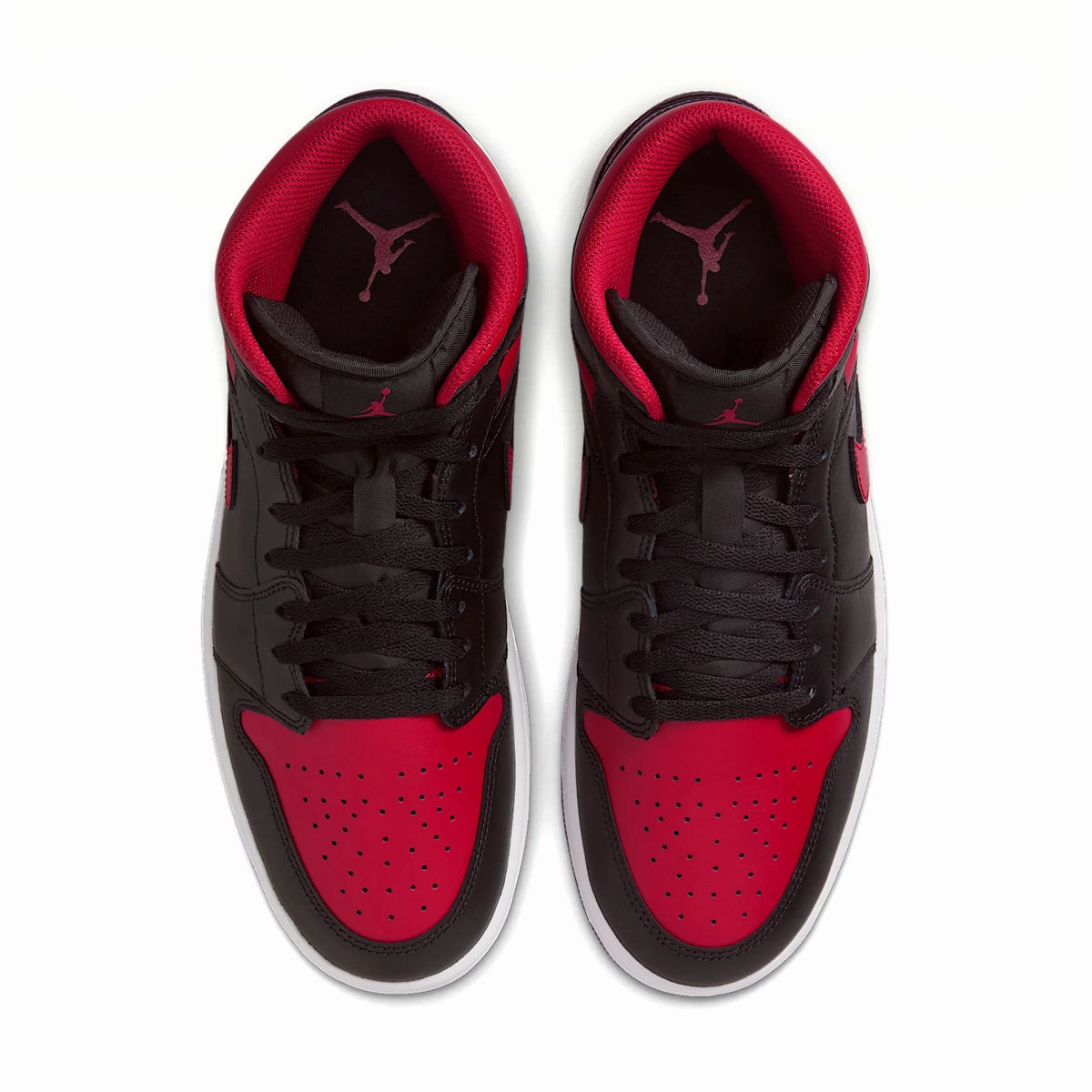 Air Jordan 1 Mid 'Bred' traveler