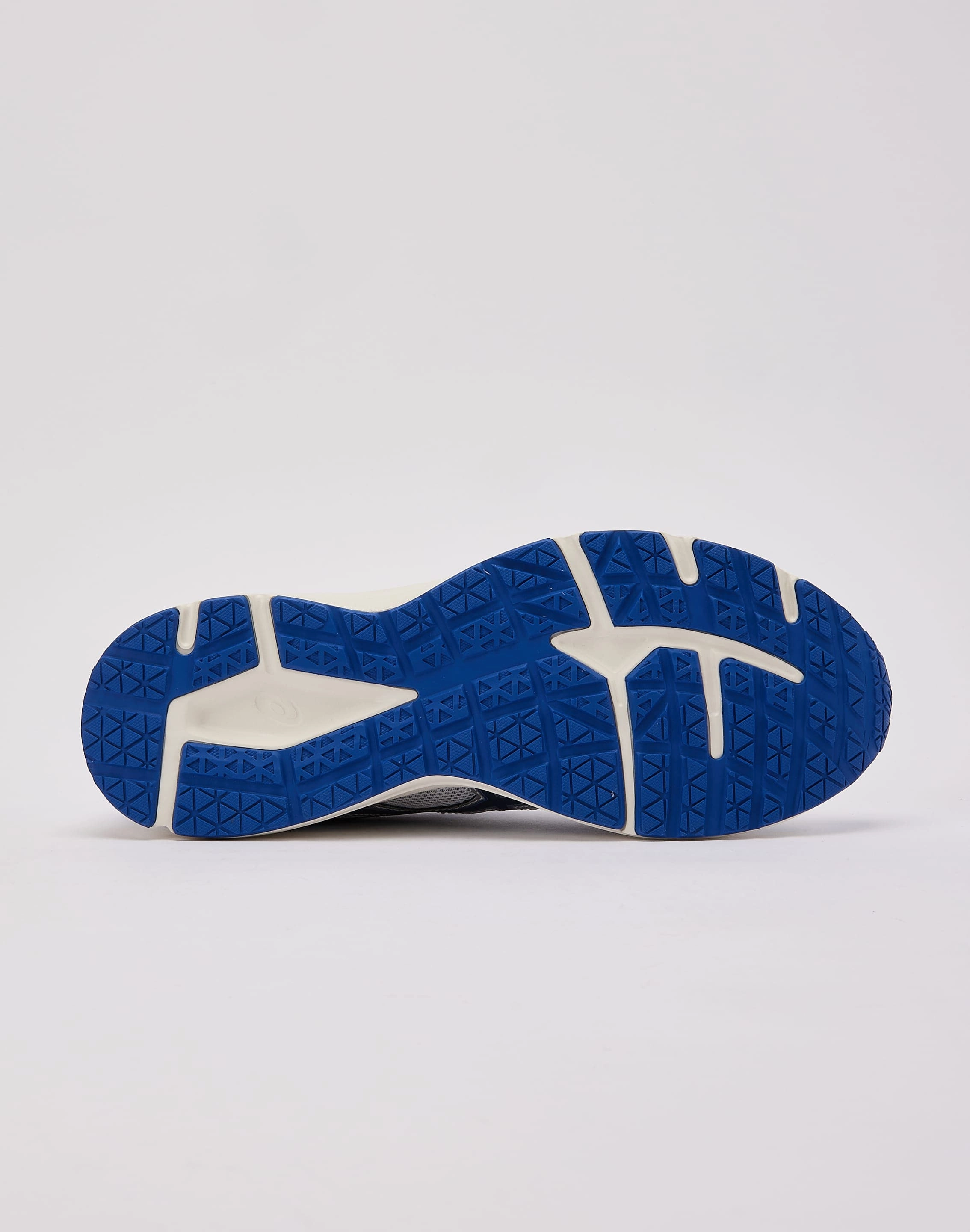 running in a fun run Horizontal Stability Asics JOG 100S