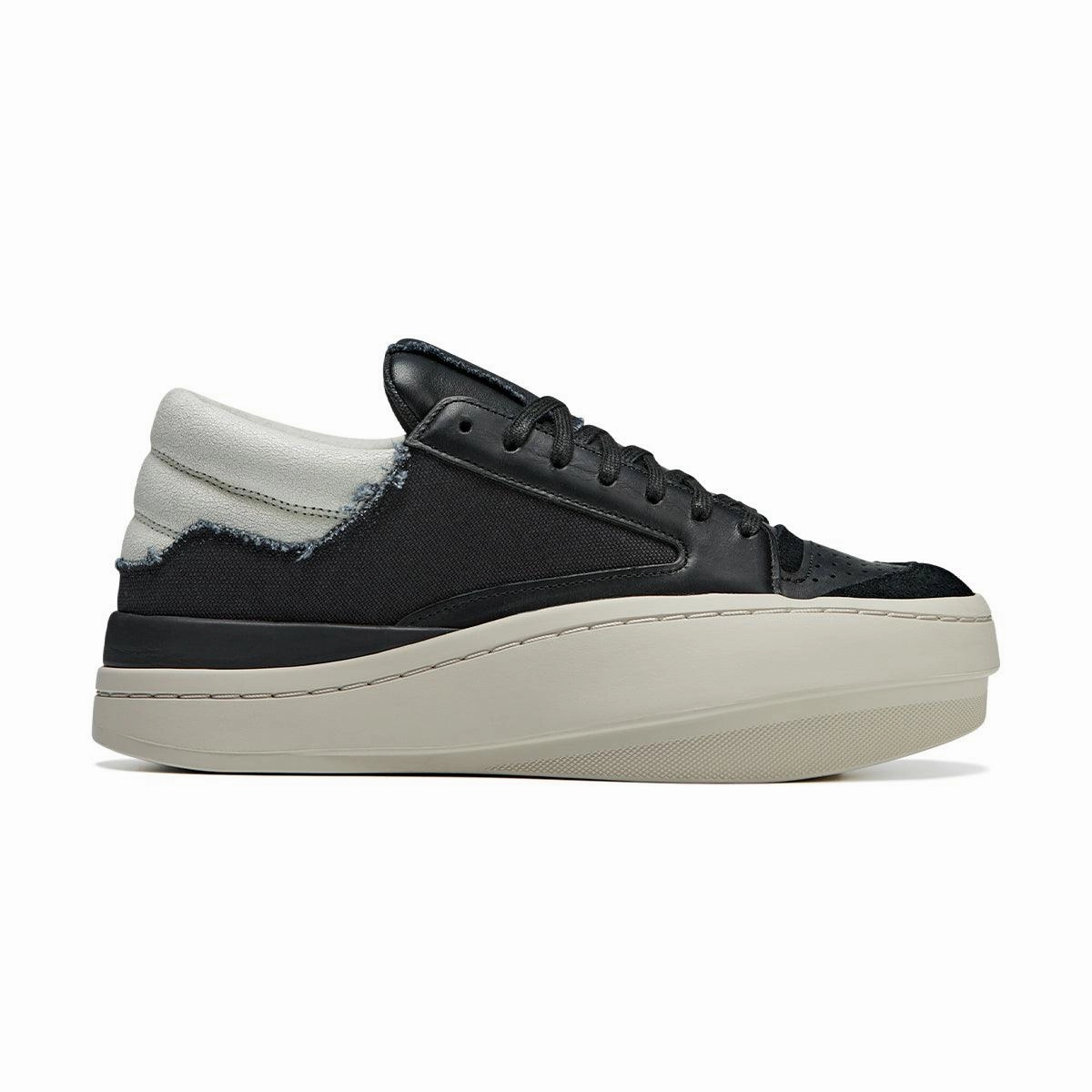 Centennial Lo 'Black White' Stretchable Collar Odor Resistant Technology