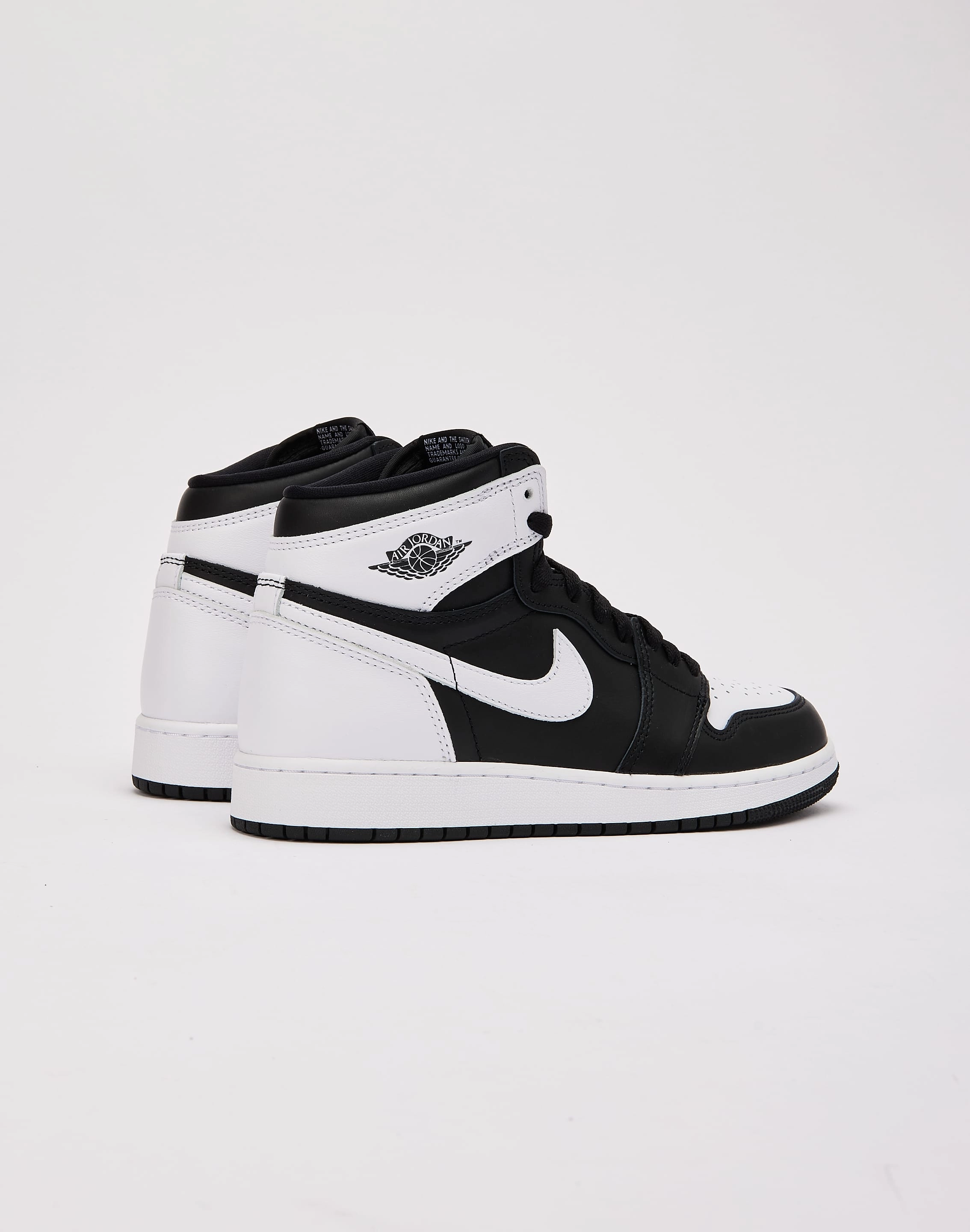 Jordan Air Jordan 1 Retro High OG 'Black and White' Grade-School Eco Friendly Fabric LightweightCushion