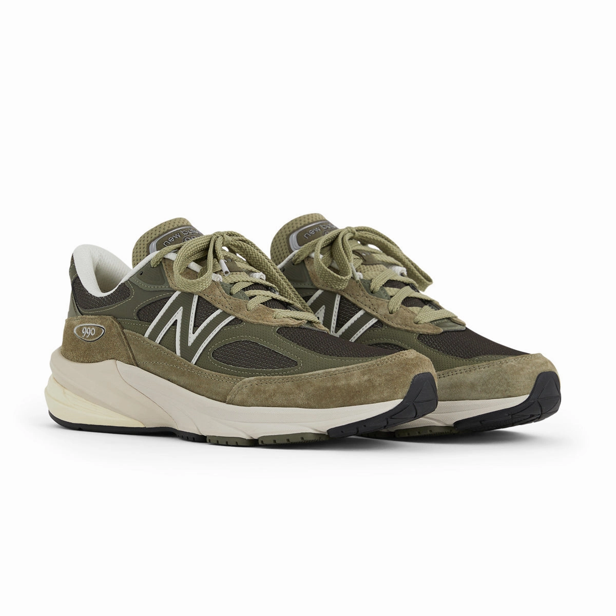 Hyperelastic Foam Layer Plush flexibility in USA 990v6 'True Camo'