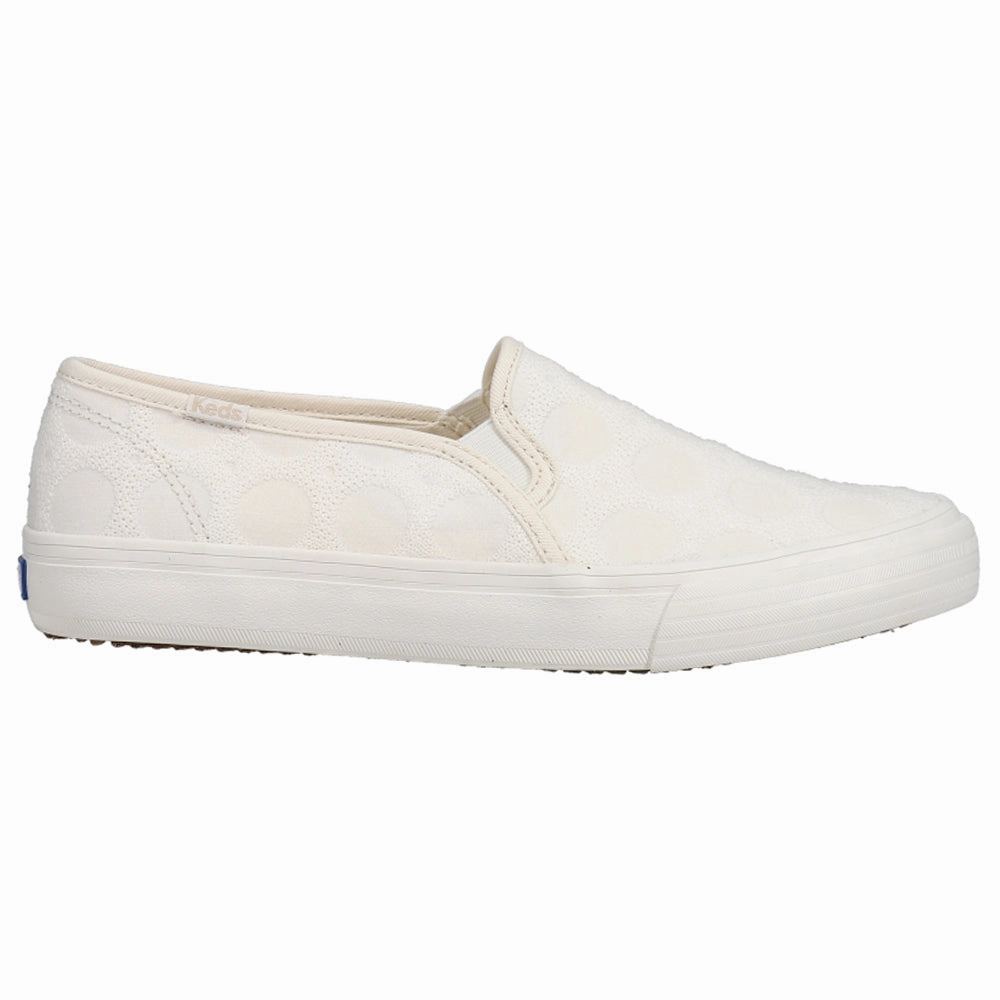 Double Decker Circle Crochet Slip On Sneakers Anti Fatigue Footbed