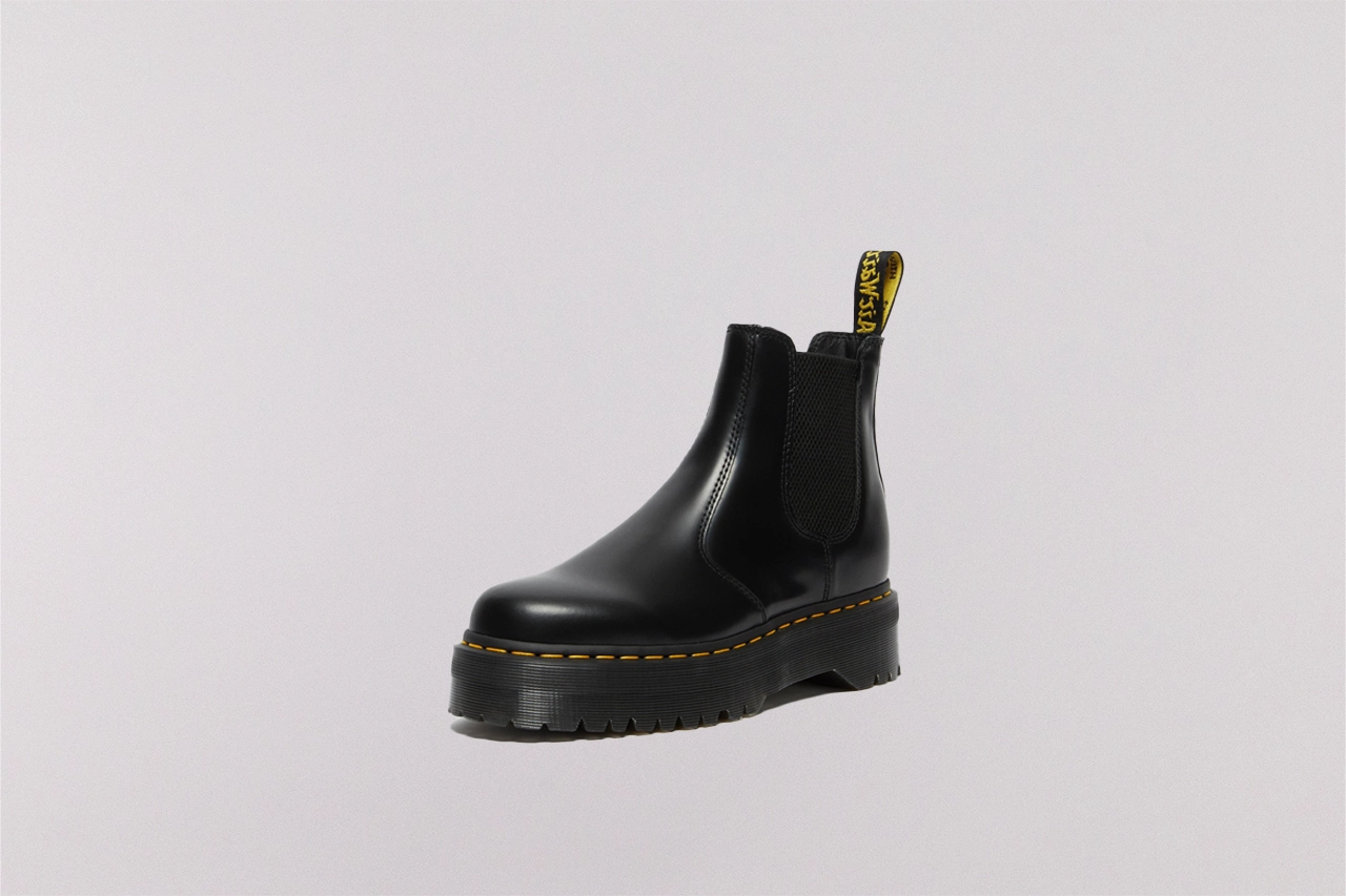 Dr. Martens 2976 Smooth Leather Platform Chelsea Boots - 24687001 No Tie Comfort Lining Remote Hiking