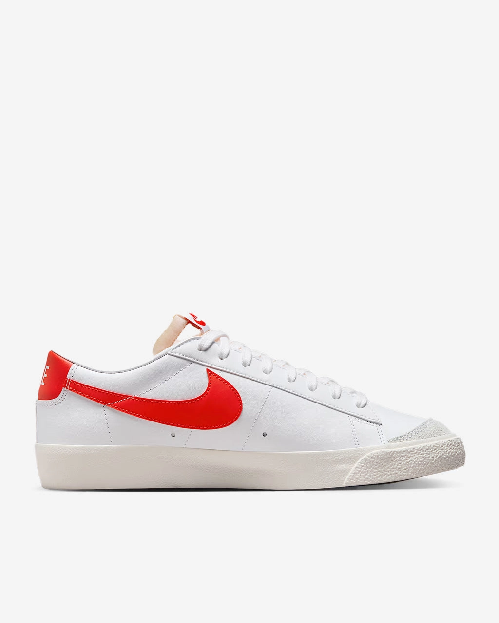 Blazer Low '77 Vintage 'White/Light Crimson' school students home