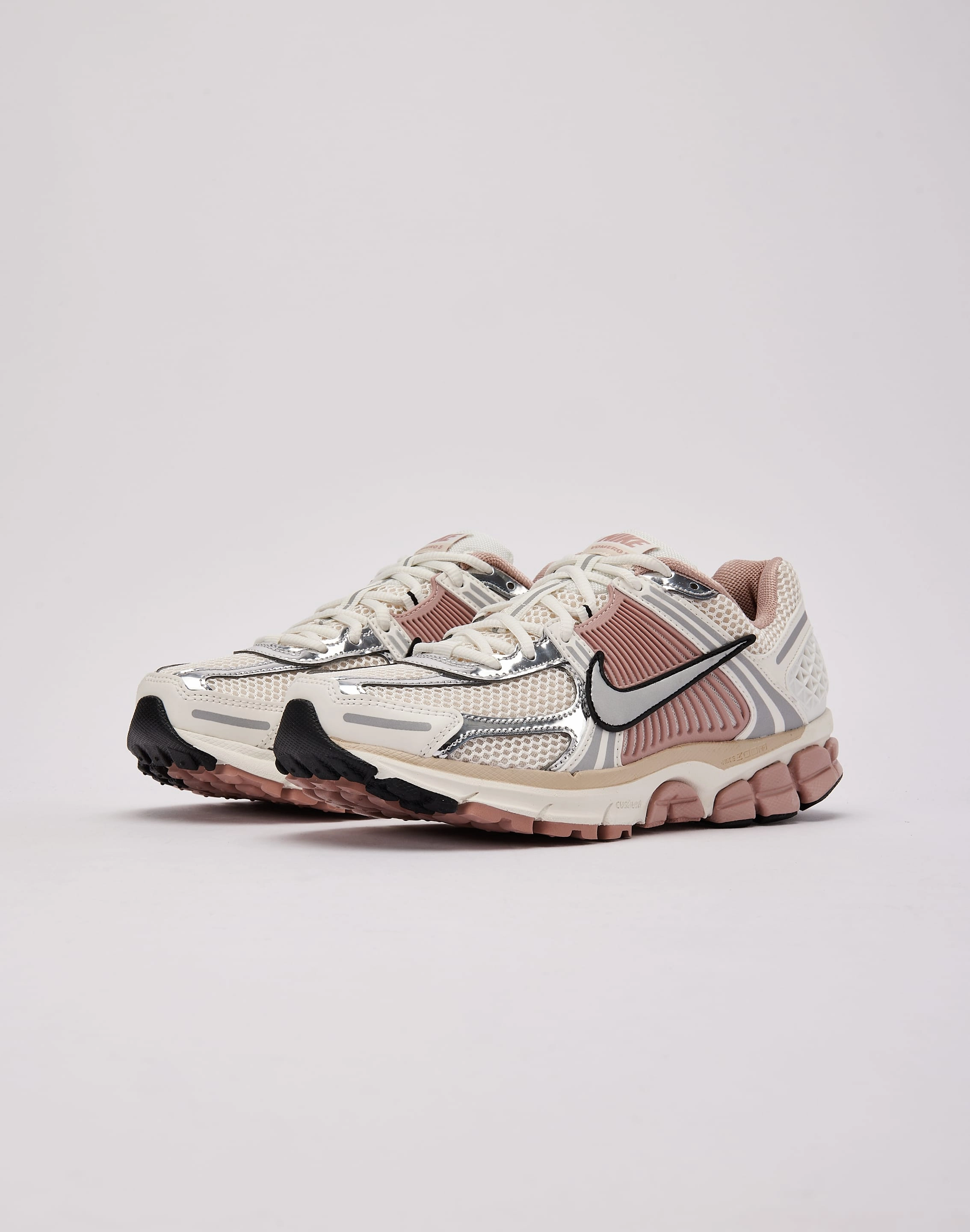 badminton player shoes Nike Zoom Vomero 5