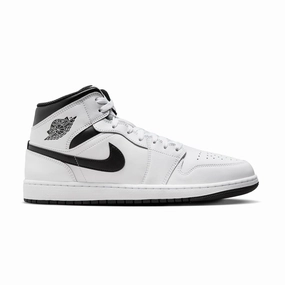 Air Jordan 1 Mid 'White Black' football players - specific functions Fashion-Forward Look