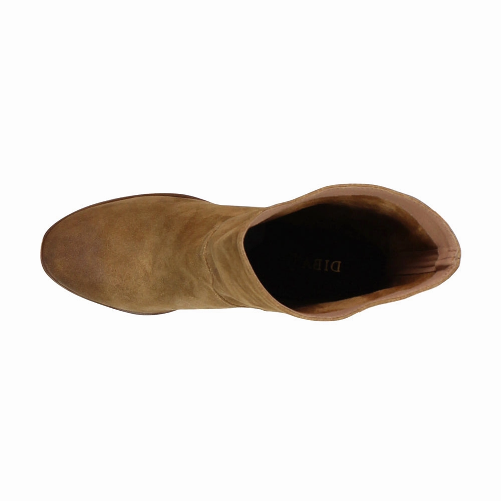 Blown Rubber Outsole Classy Touch Teak Tree Pull On Round Toe Boots
