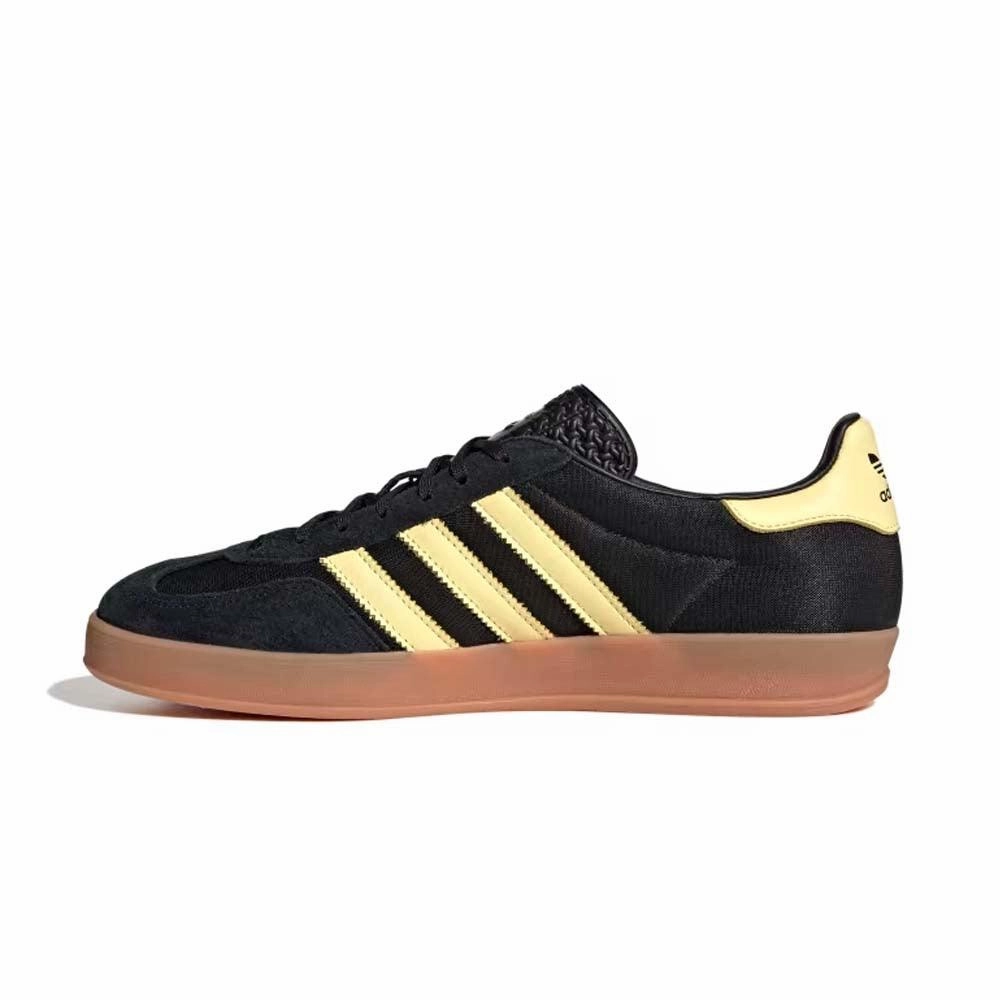 Chic Fit dancers Gazelle 'Almost Yellow'