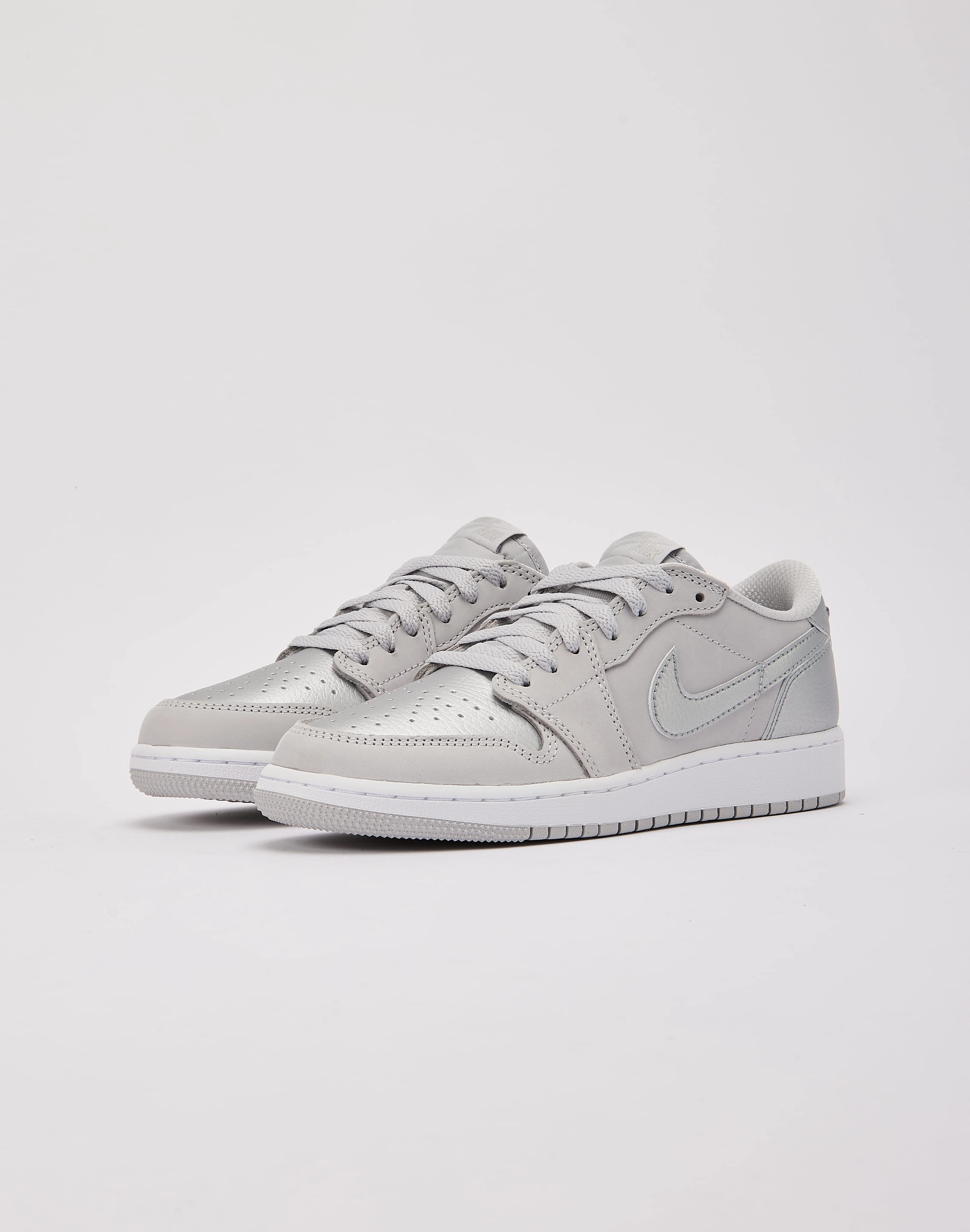 Travel Shoes One-of-a-kind Jordan Air Jordan 1 Retro Low OG 'Metallic Silver' Grade-School
