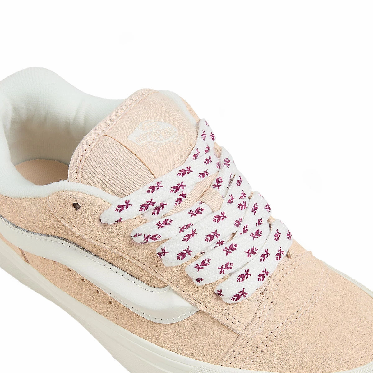 Knu Skool 'Pink' brightest lace - up closure