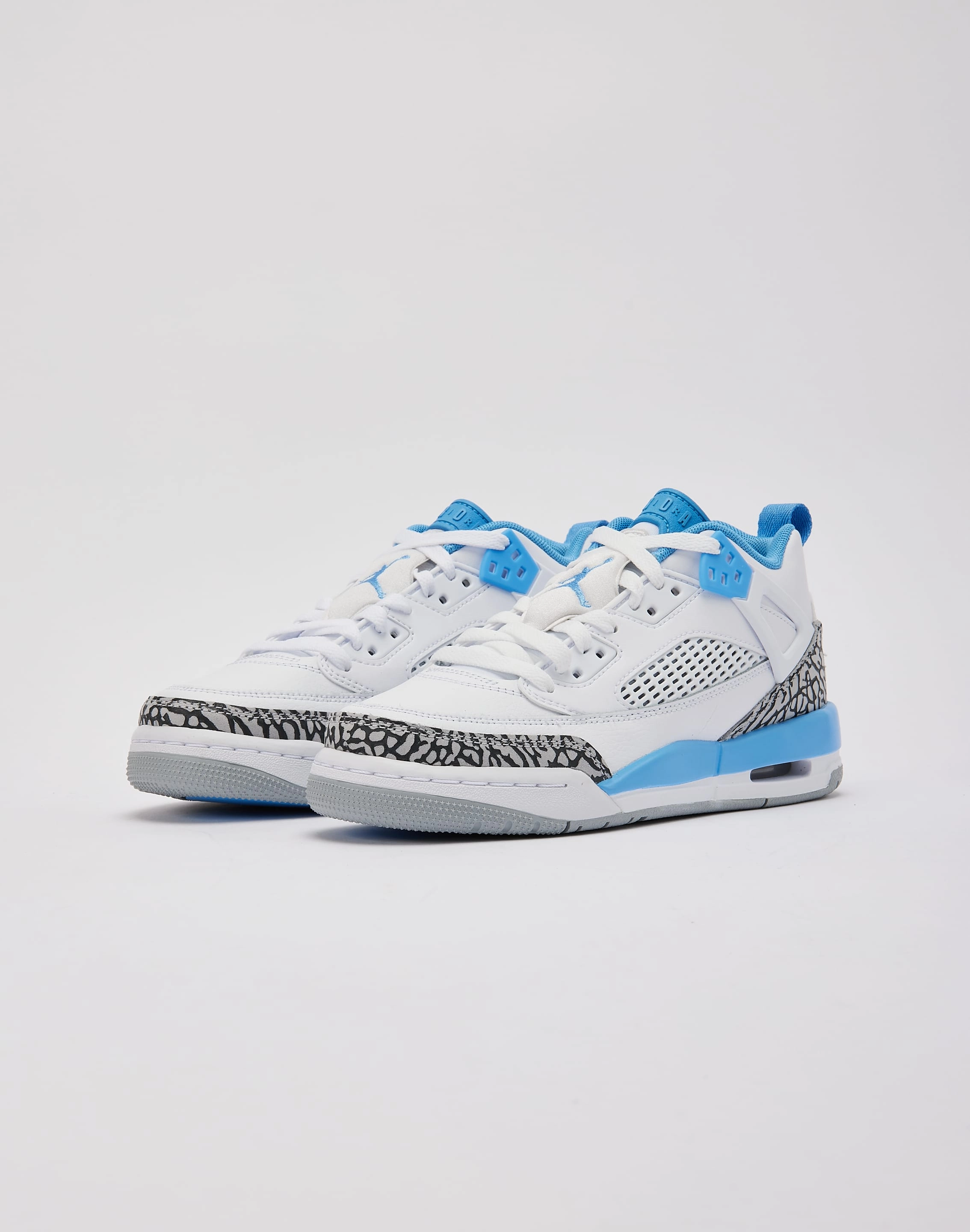 Jordan Spizike Low Grade-School Flex Groove Technology Airflow channels