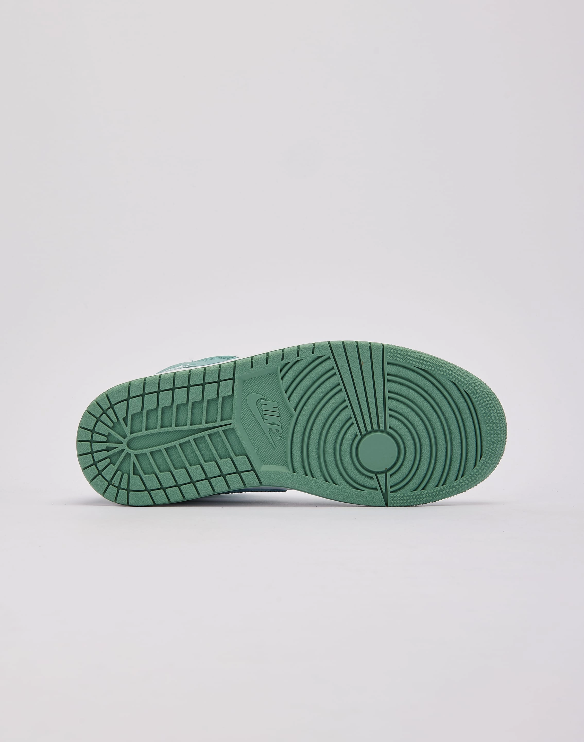 Jordan Air Jordan 1 Mid Fashion-Forward Look