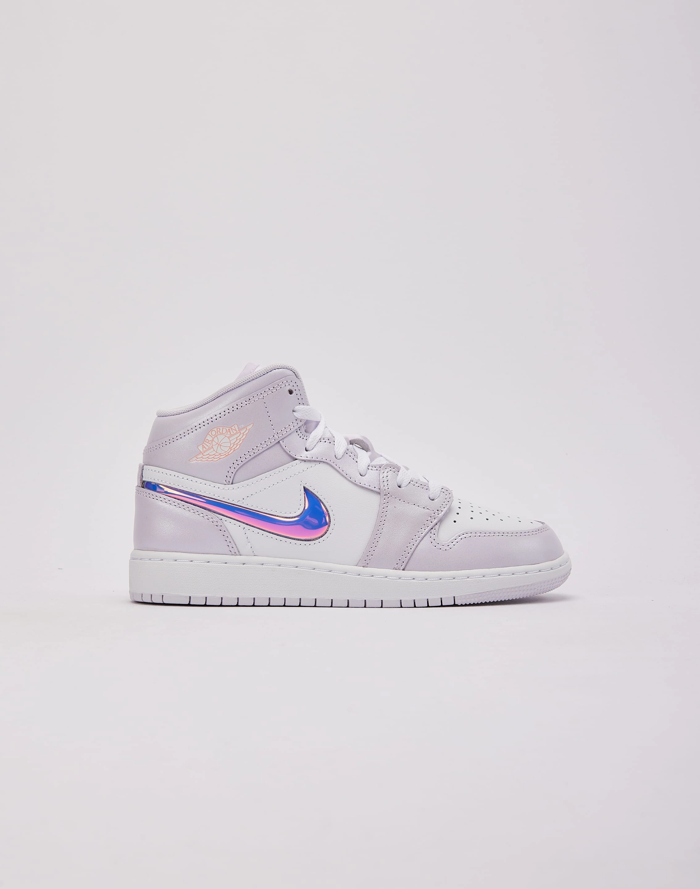 casual - style Jordan Air Jordan 1 Mid SE Grade-School