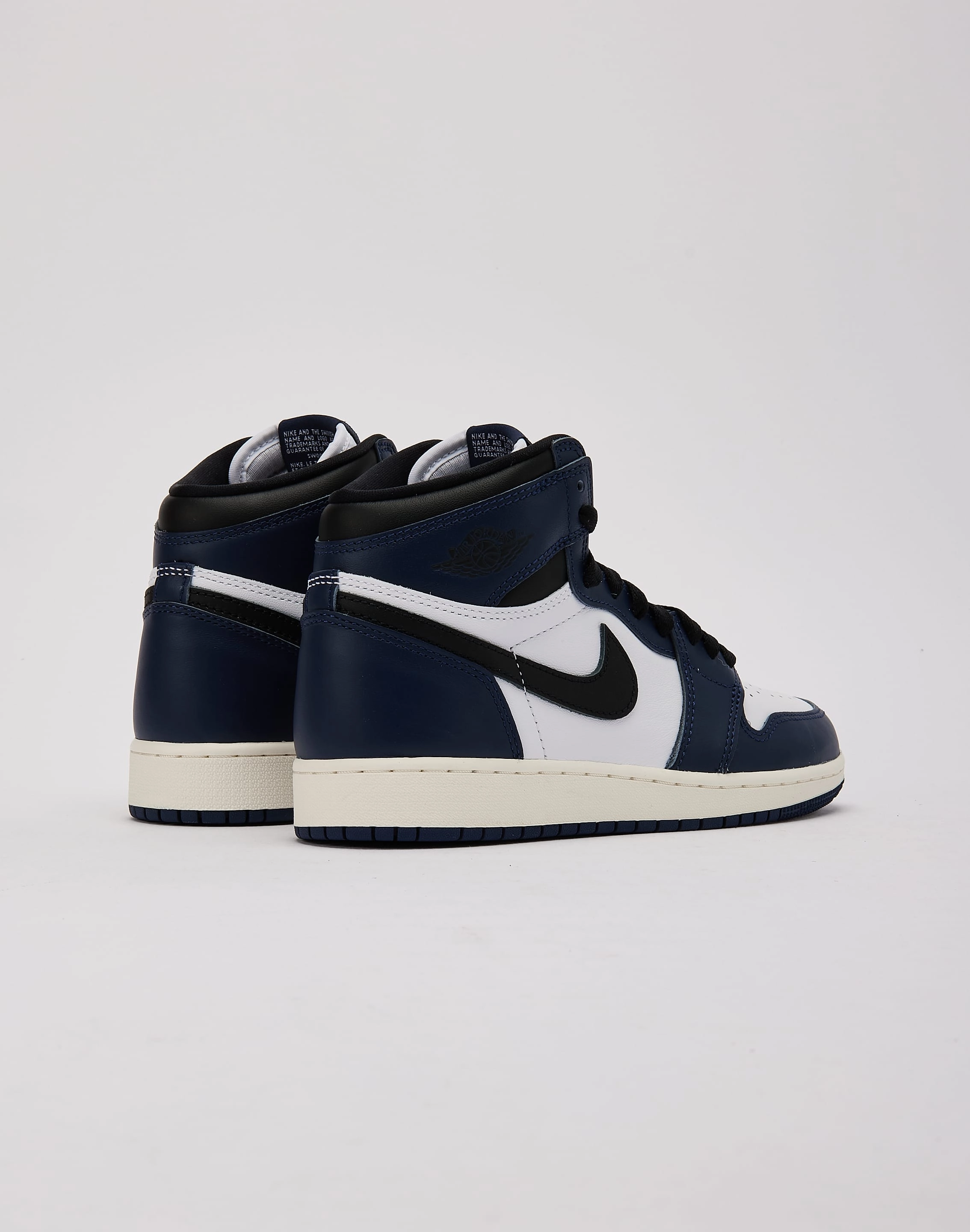 Jordan Air Jordan 1 Retro High OG 'Midnight Navy' Grade-School Baby fashion Adjustable Hook and Loop Closure