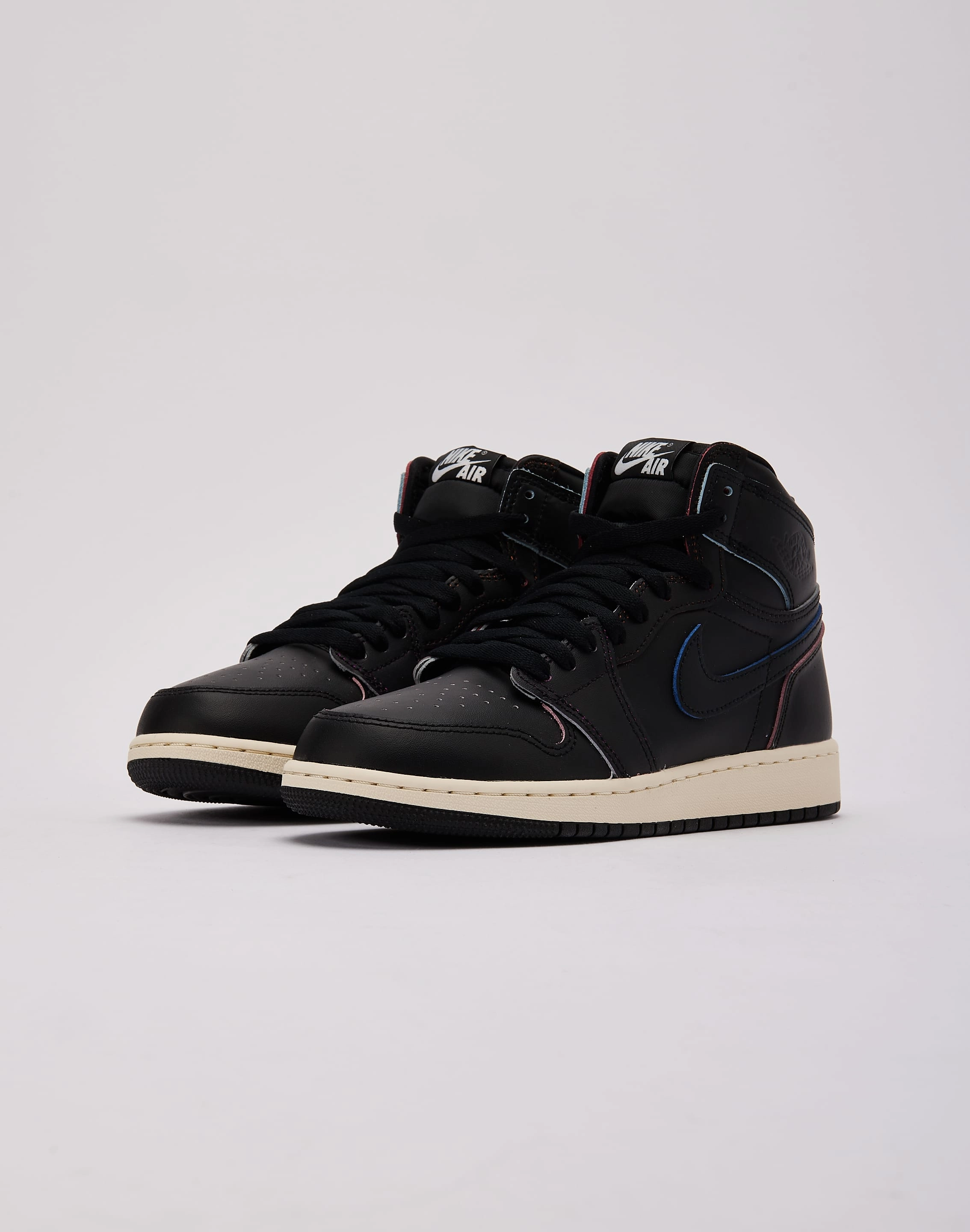 Jordan Air Jordan 1 Retro High OG 'Self-Expression' Grade-School Flexible sole construction Rubberized grip