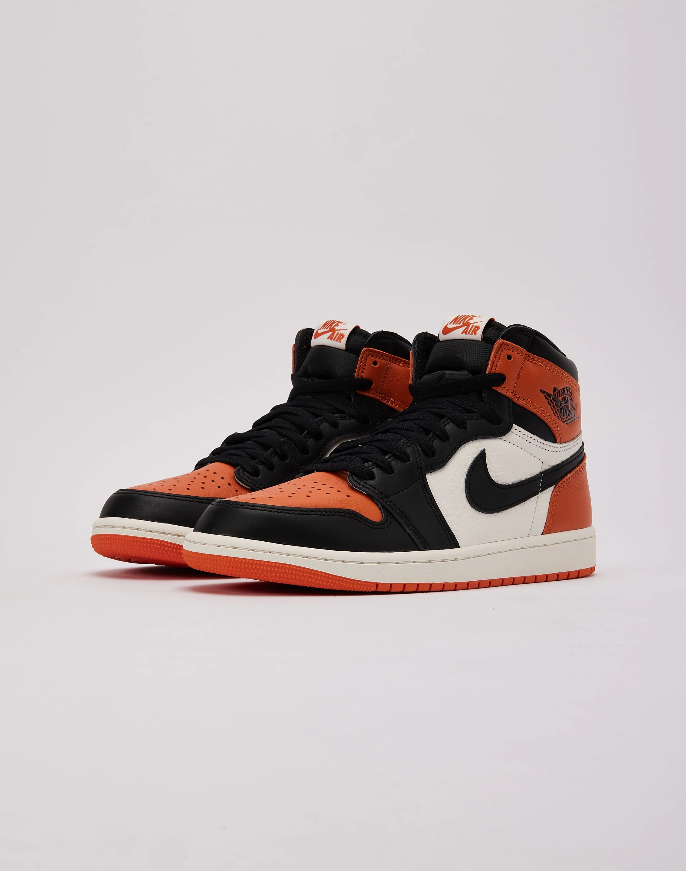 Jordan Air Jordan 1 Retro High OG 'Shattered Backboard' Dynamic silhouette Slip On Ease Design