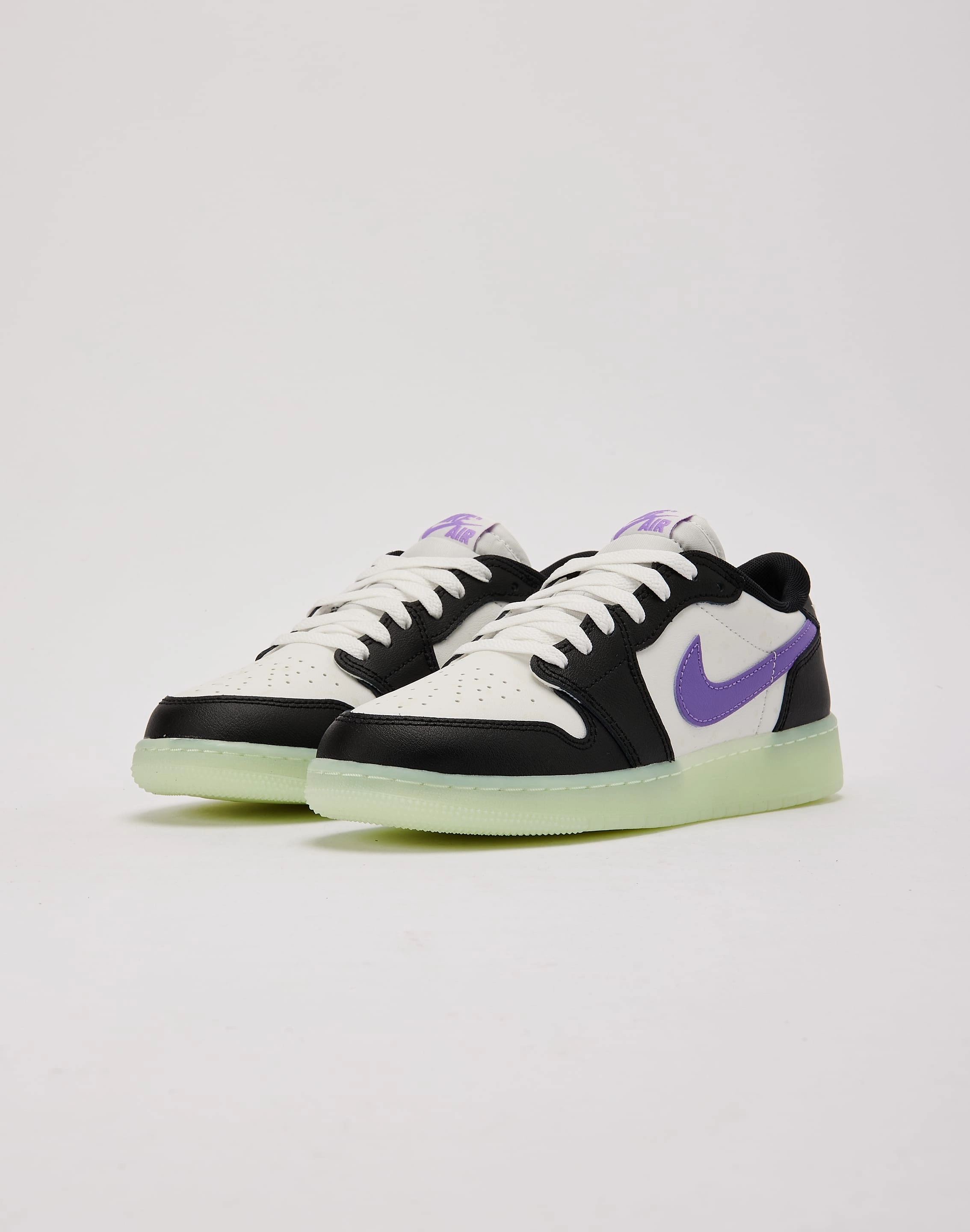 MemoryFoamLayer Non Restrictive Fit Jordan Air Jordan 1 Retro Low OG 'Black Raspberry' Grade-School