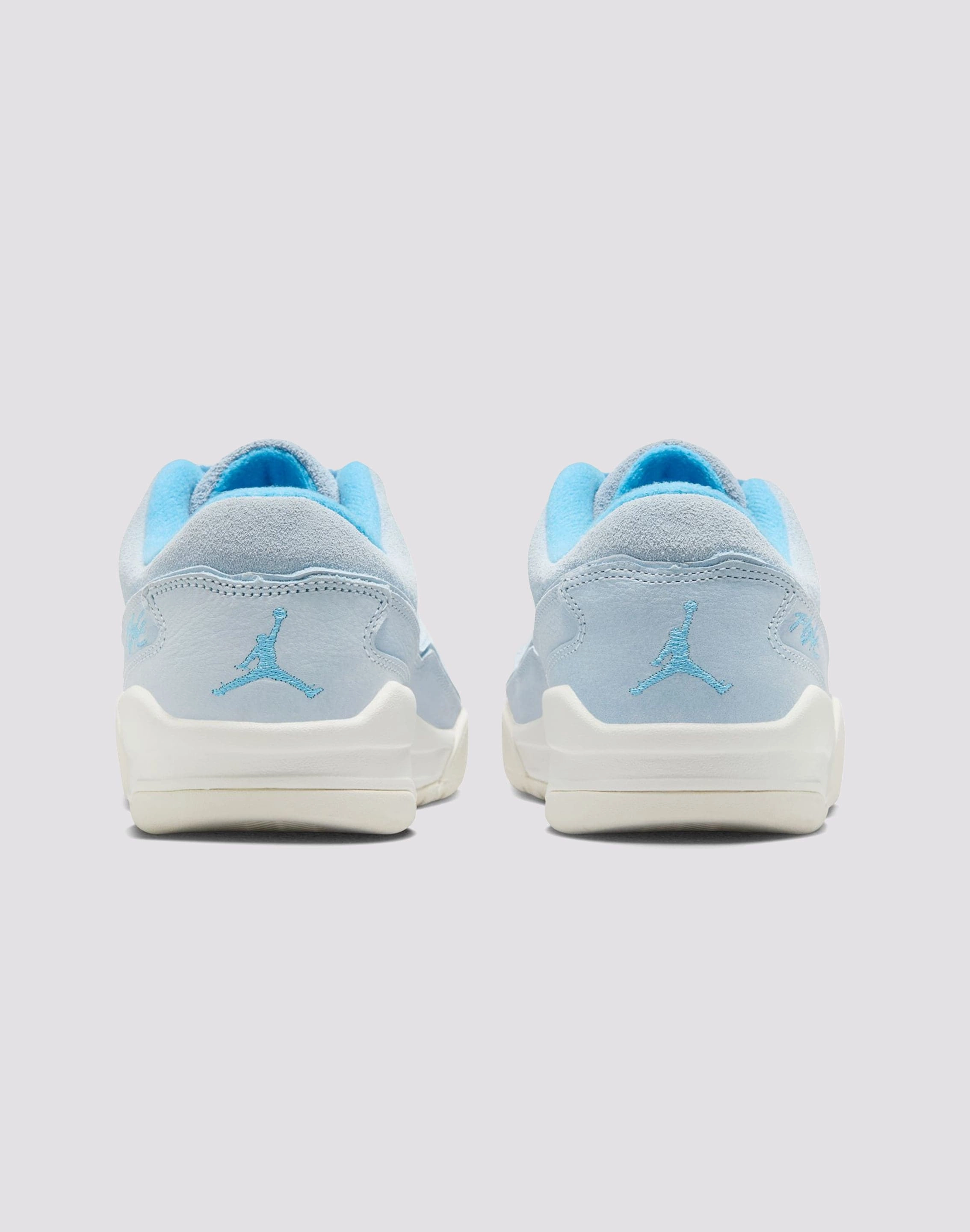 Jordan Flight Court "Hydrogen Blue/University Blue/Sail" hiker