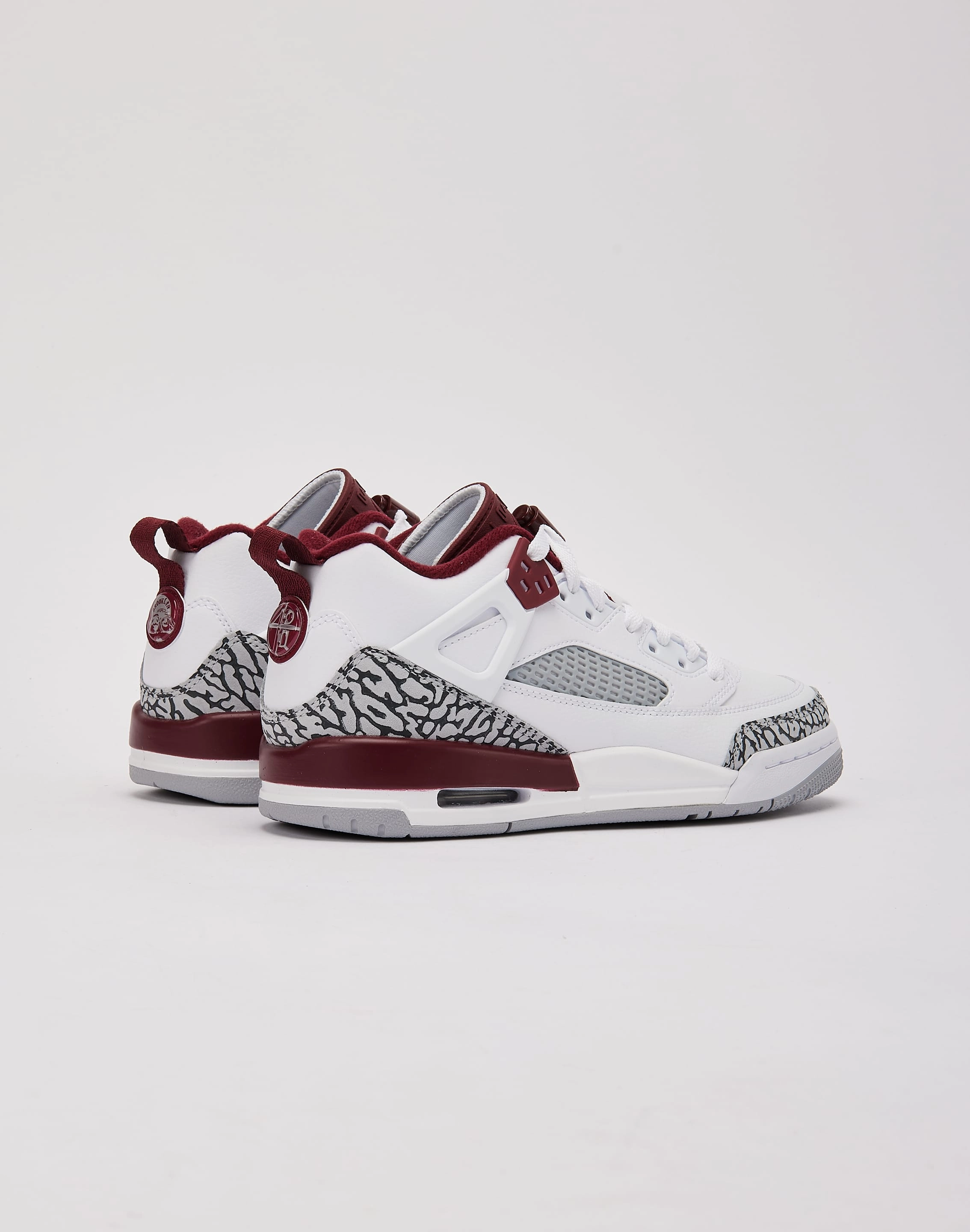 rollerblading Jordan Spizike Low Grade-School