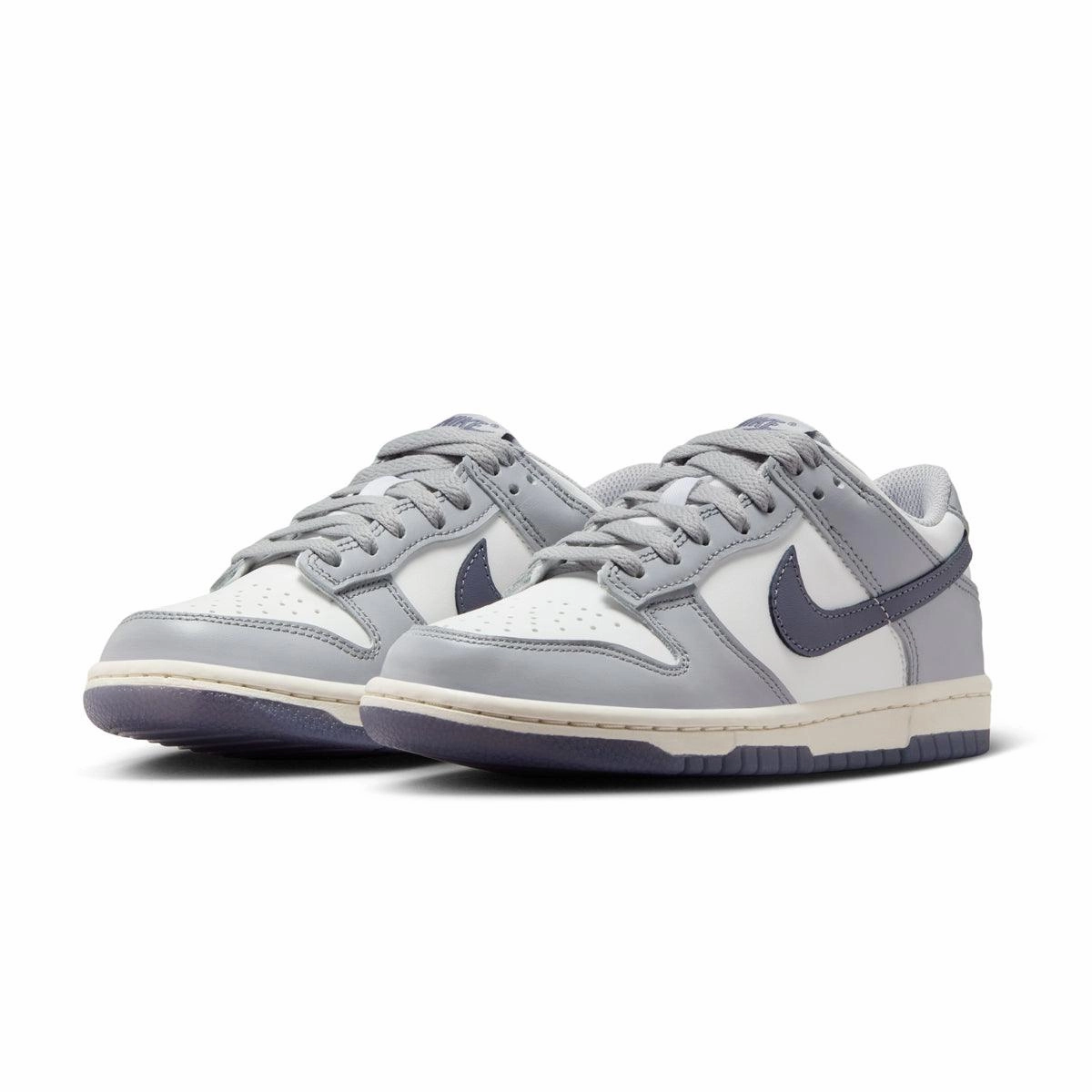 Ergonomic foot shape Kids Dunk Low 'Platinum Tint'