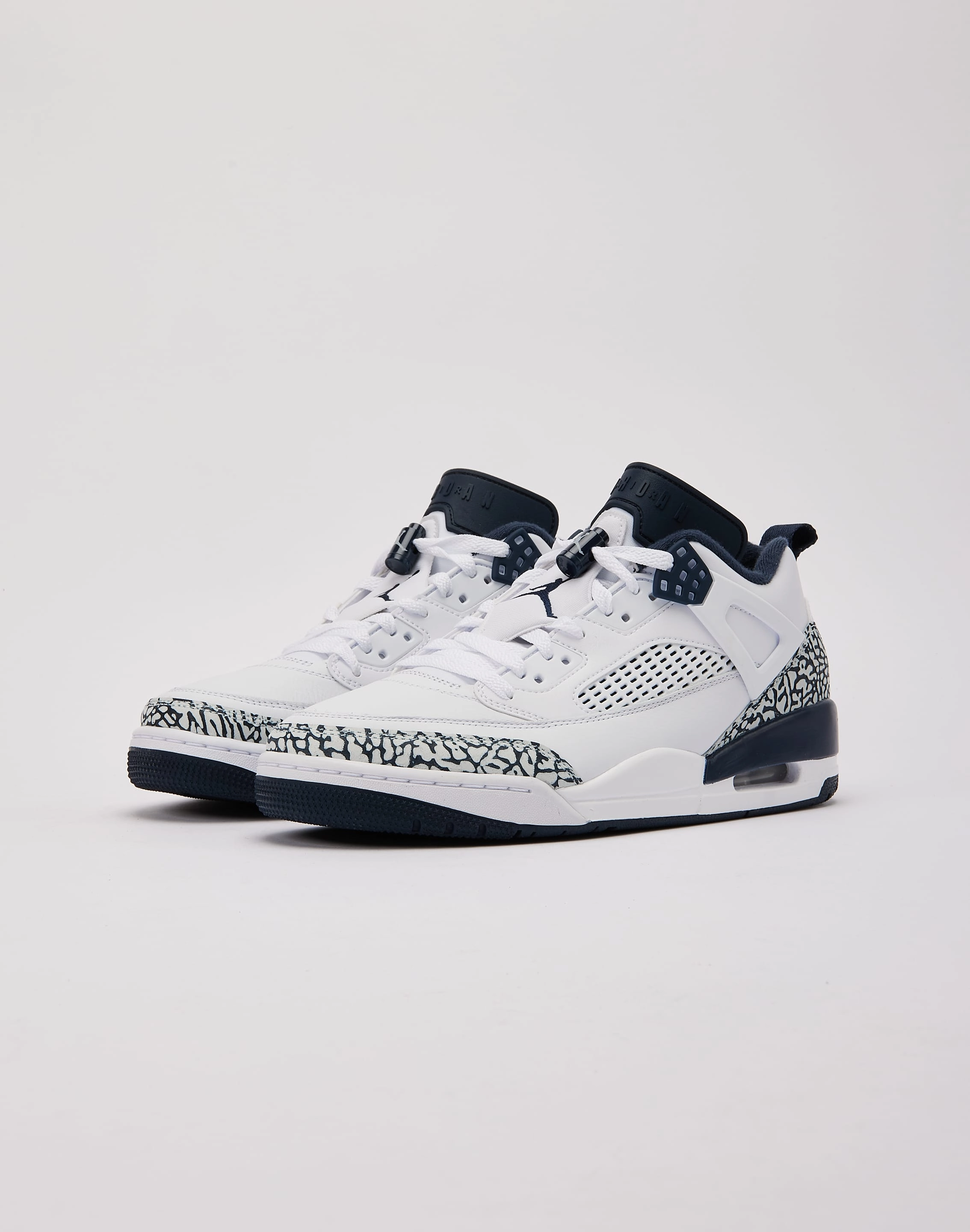Jordan Spizike Low embossed Slim flexibility