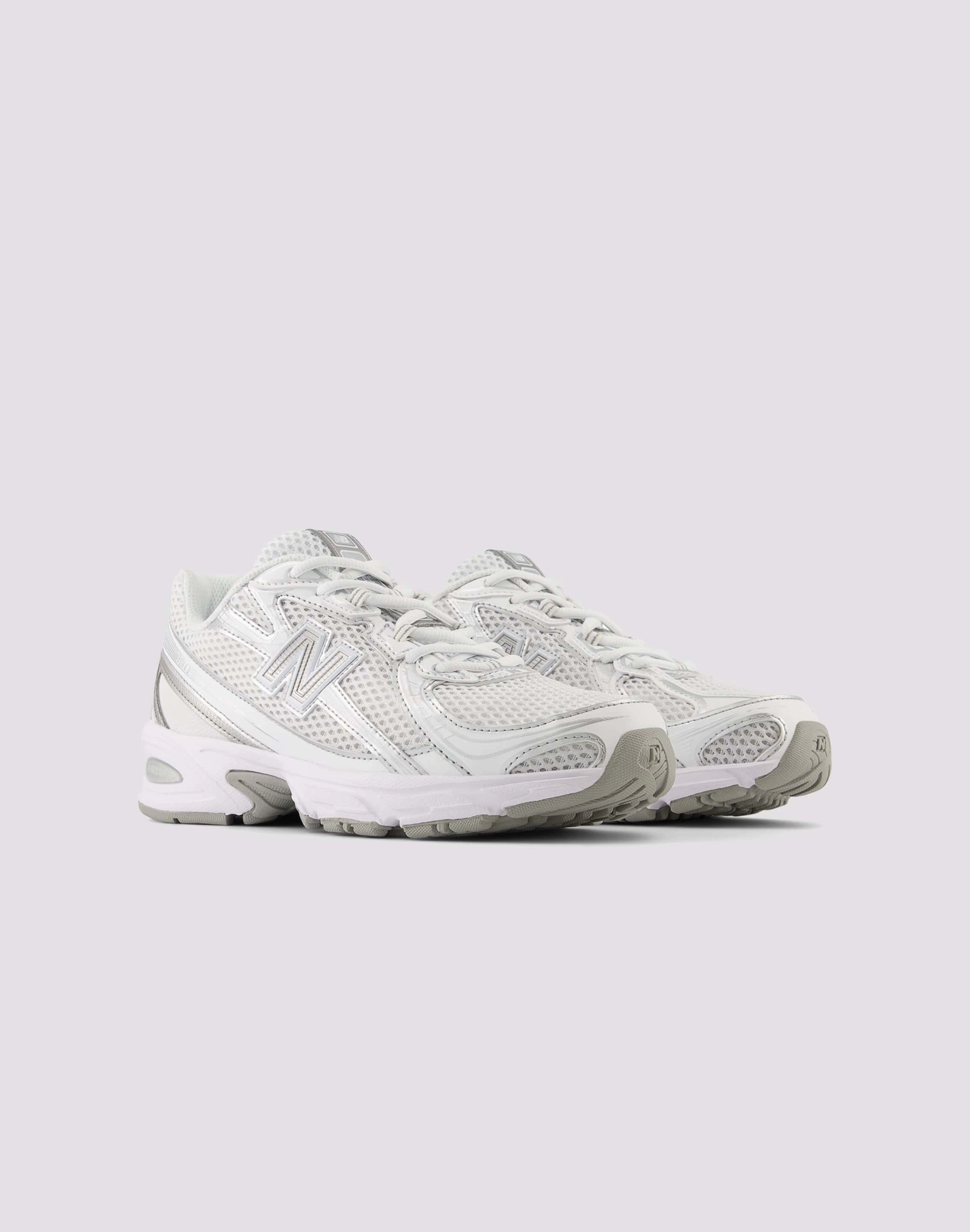 classic - design shoes label New Balance 740