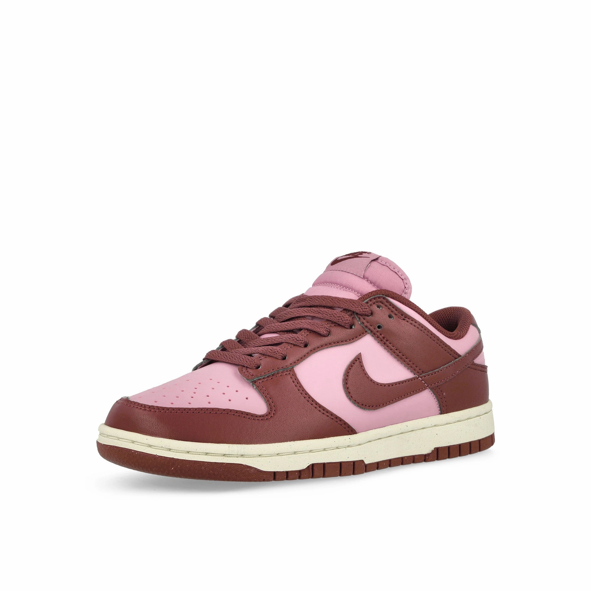All-weather look All-weather shock absorption W Dunk Low Next Nature