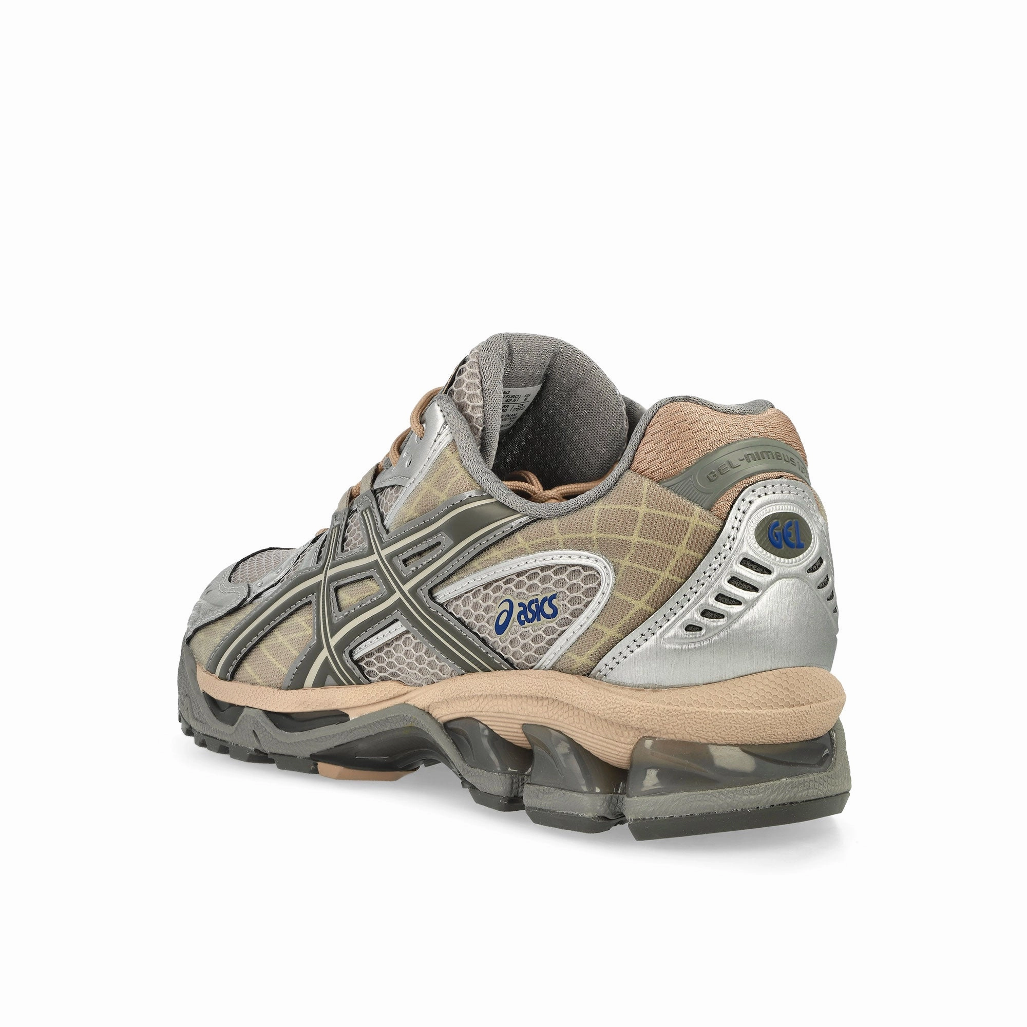 Gel-Nimbus 10.1 QuickDry Trail Look