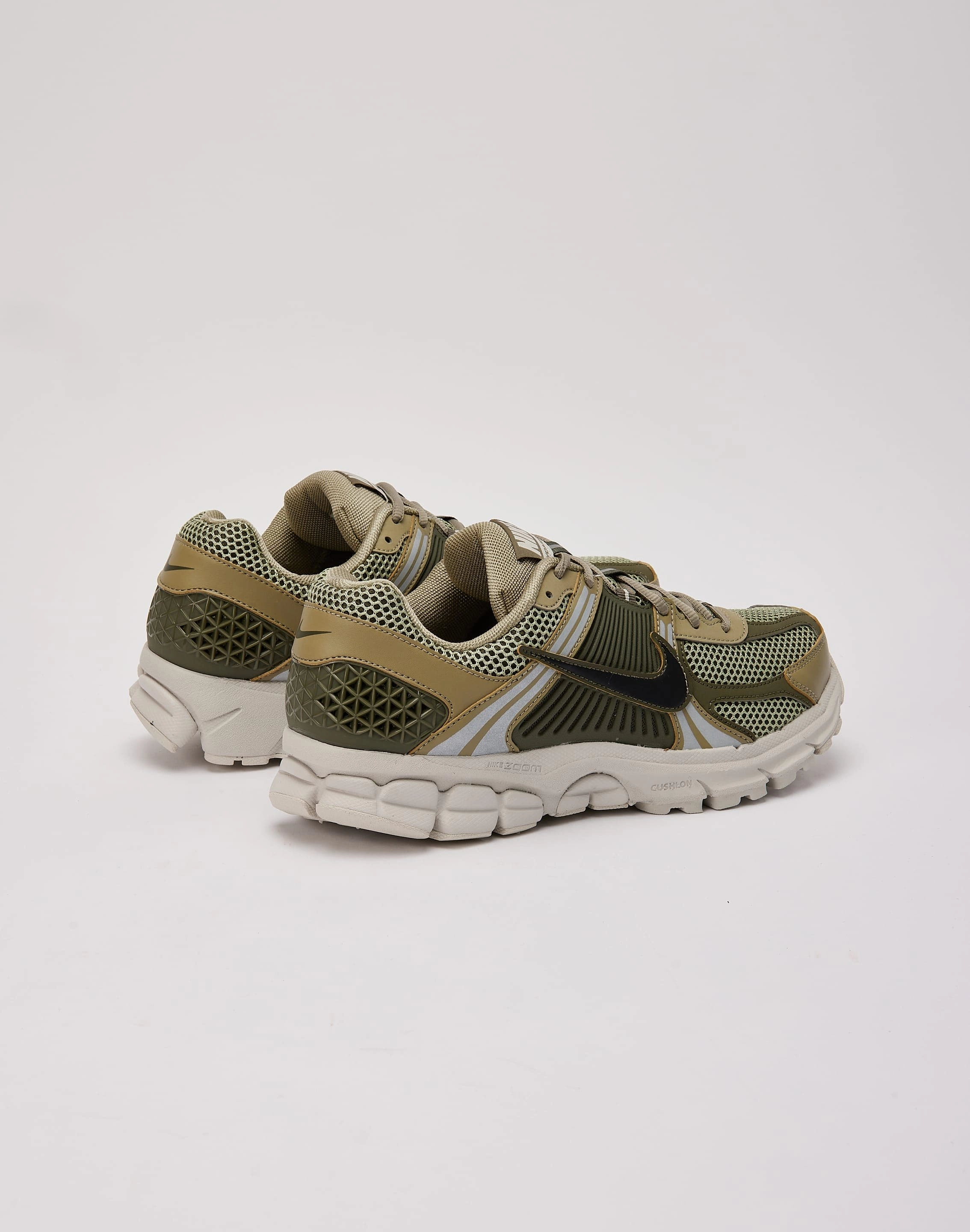 Nike Zoom Vomero 5 professional running gear humid - weather shoes