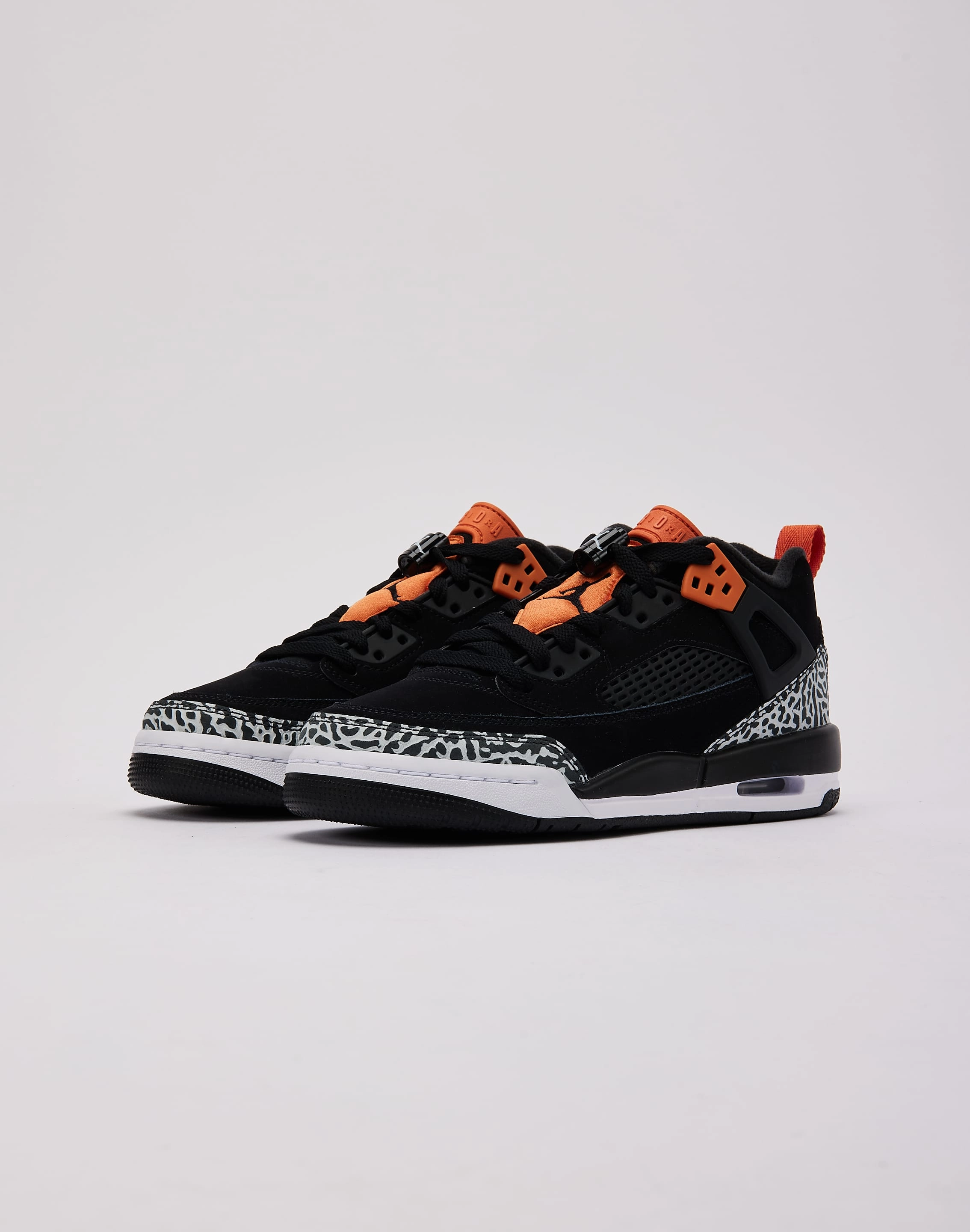 Jordan Spizike Low Grade-School Flexible Grooves