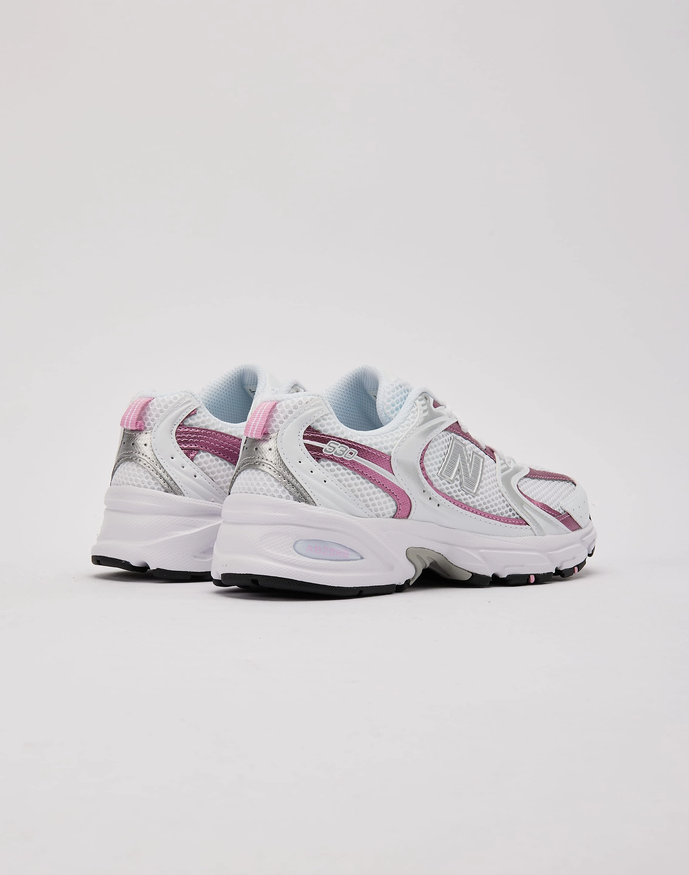 New Balance 530 award - ceremony running gear carbon - fiber running shoes