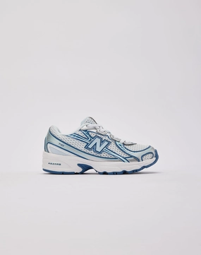 New Balance 740 Bungee Pre-School Ventilation holes hook and loop closure