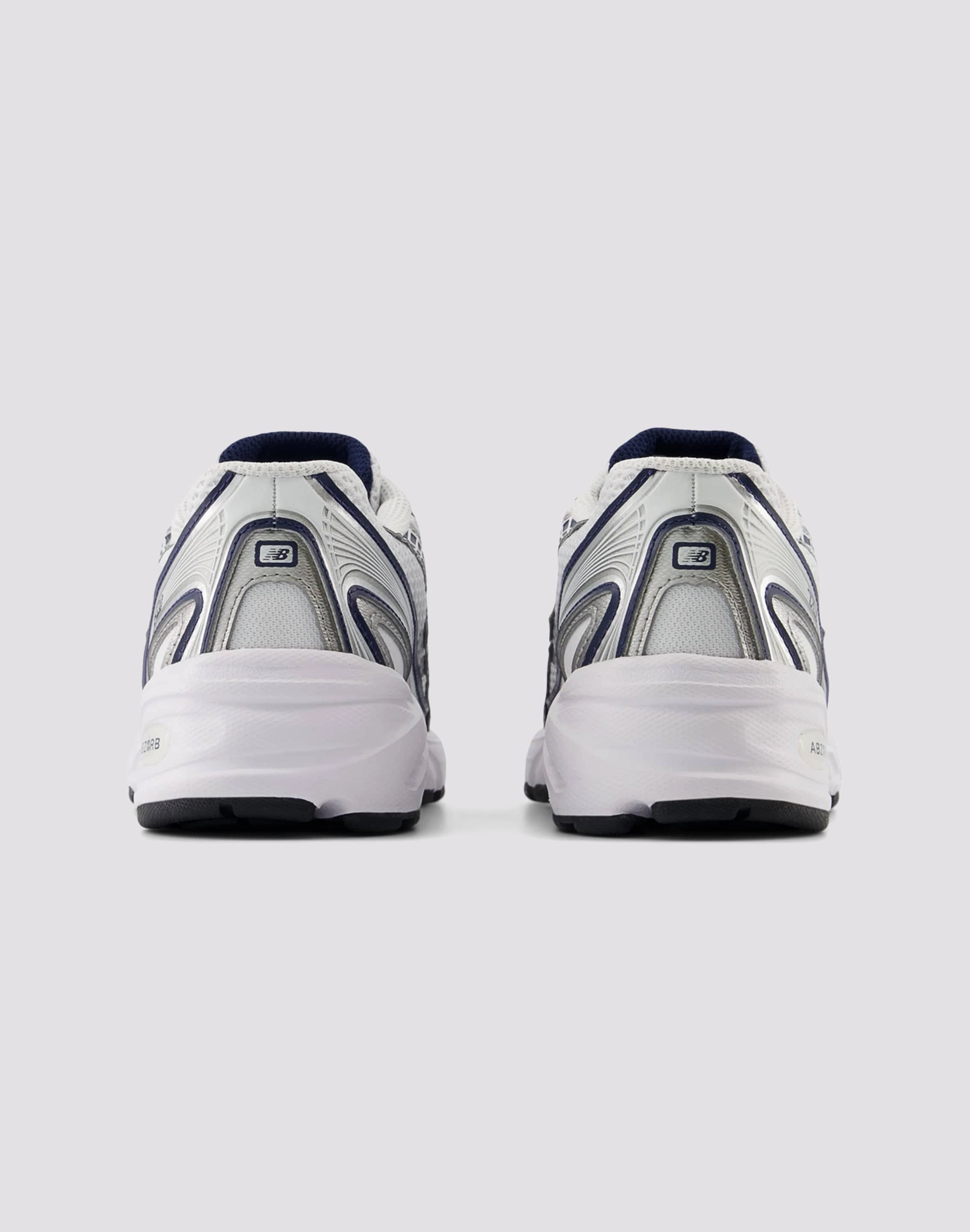 New Balance 740 Grade-School Fall kids' attire ThermalRegulation