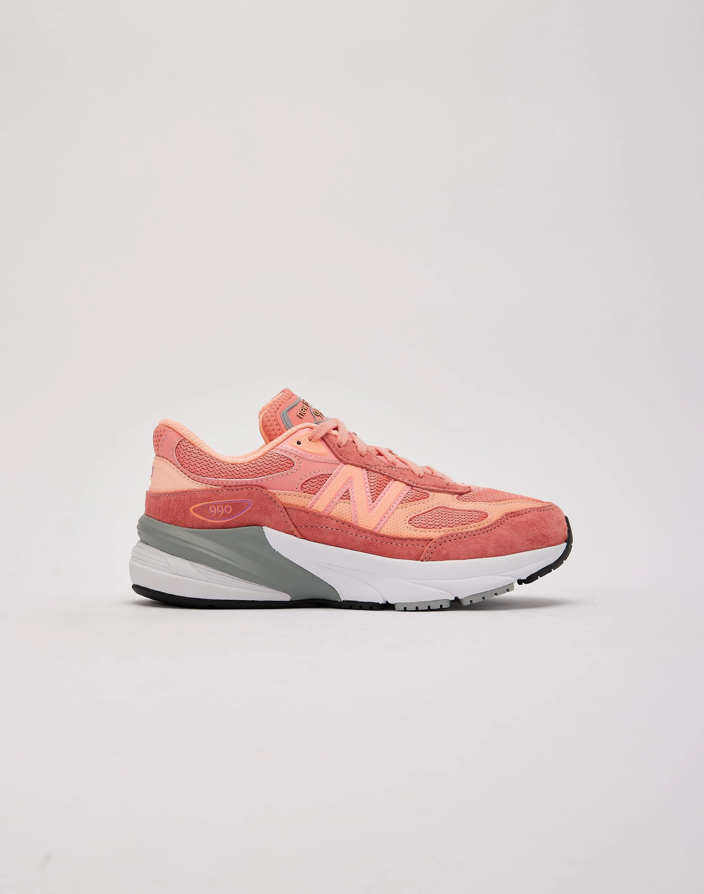 Primary - school - sized shoes New Balance 990v6 Grade-School