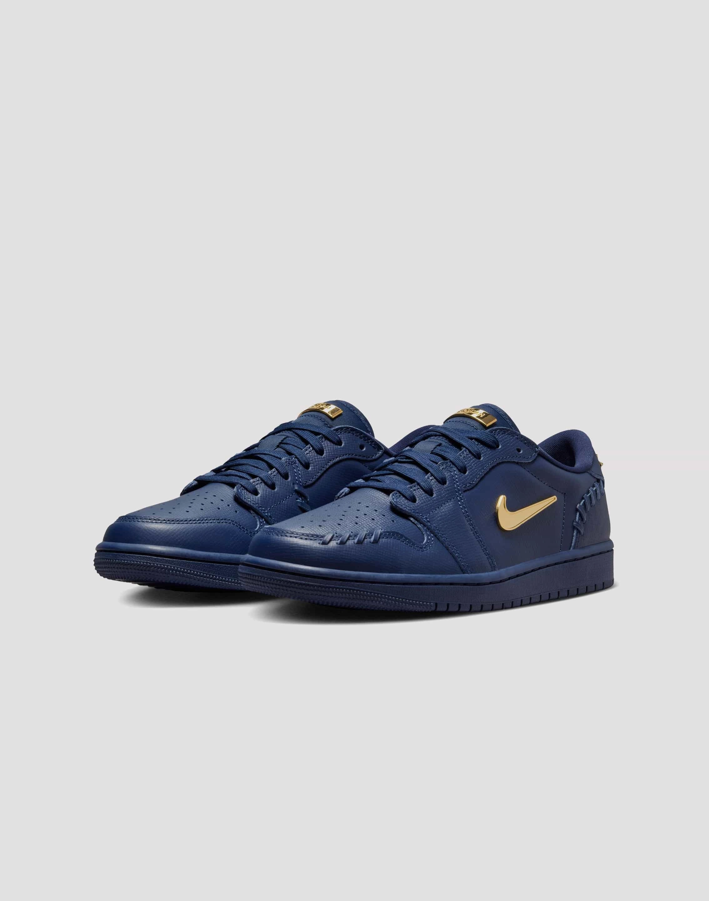 Seamless grip Nike 1 Low Method of Make "Midnight Navy/Metallic Gold"