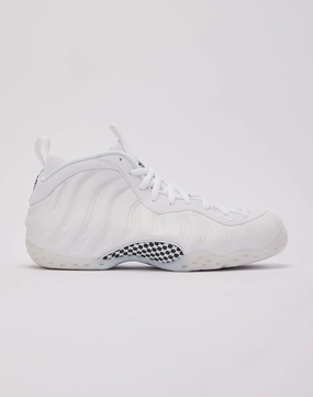 Nike Air Foamposite One 'Triple White' lace - up closure