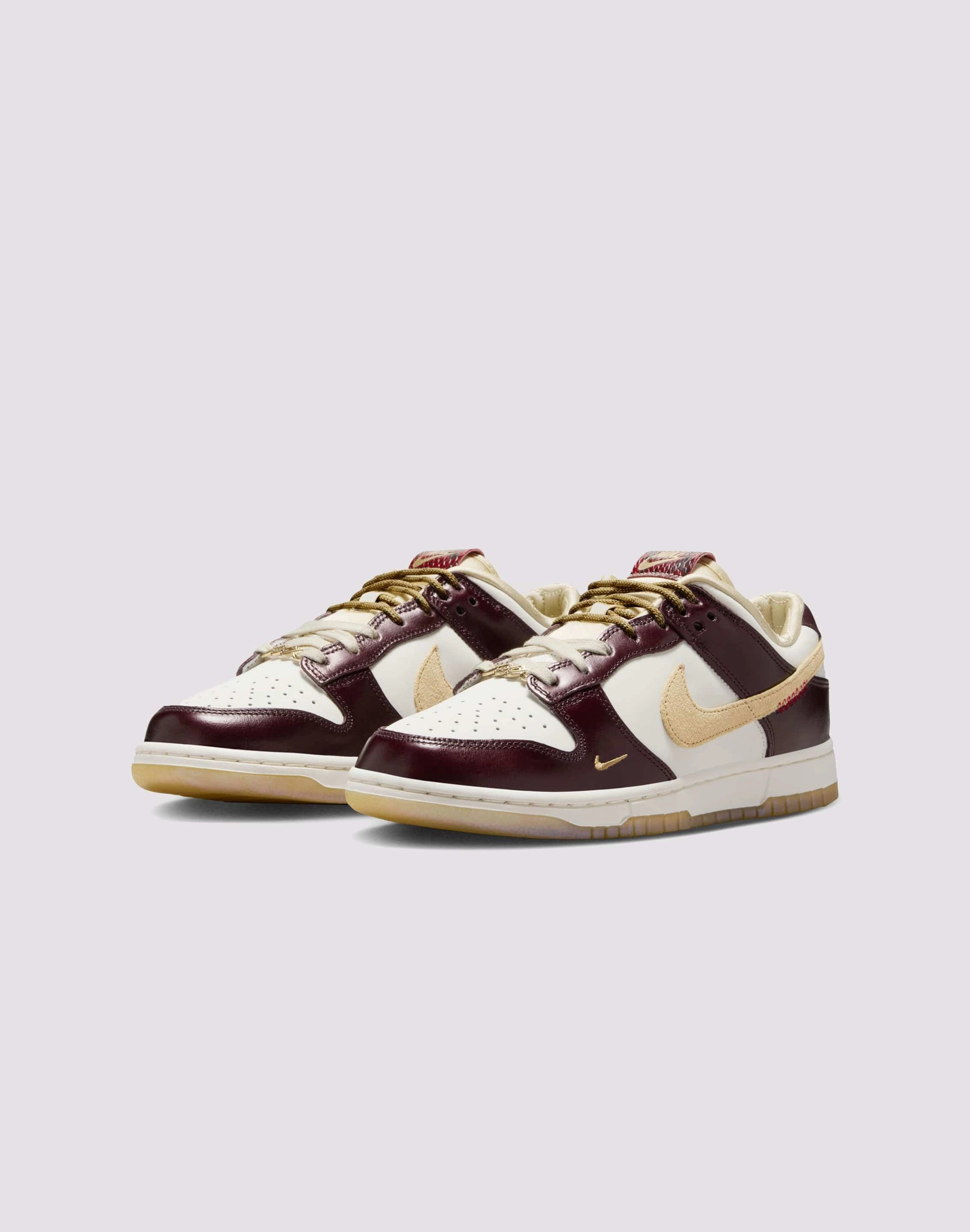 weekend adventurers ankle boots Nike Dunk Low "Sail/Team Gold/Burgundy Crush"