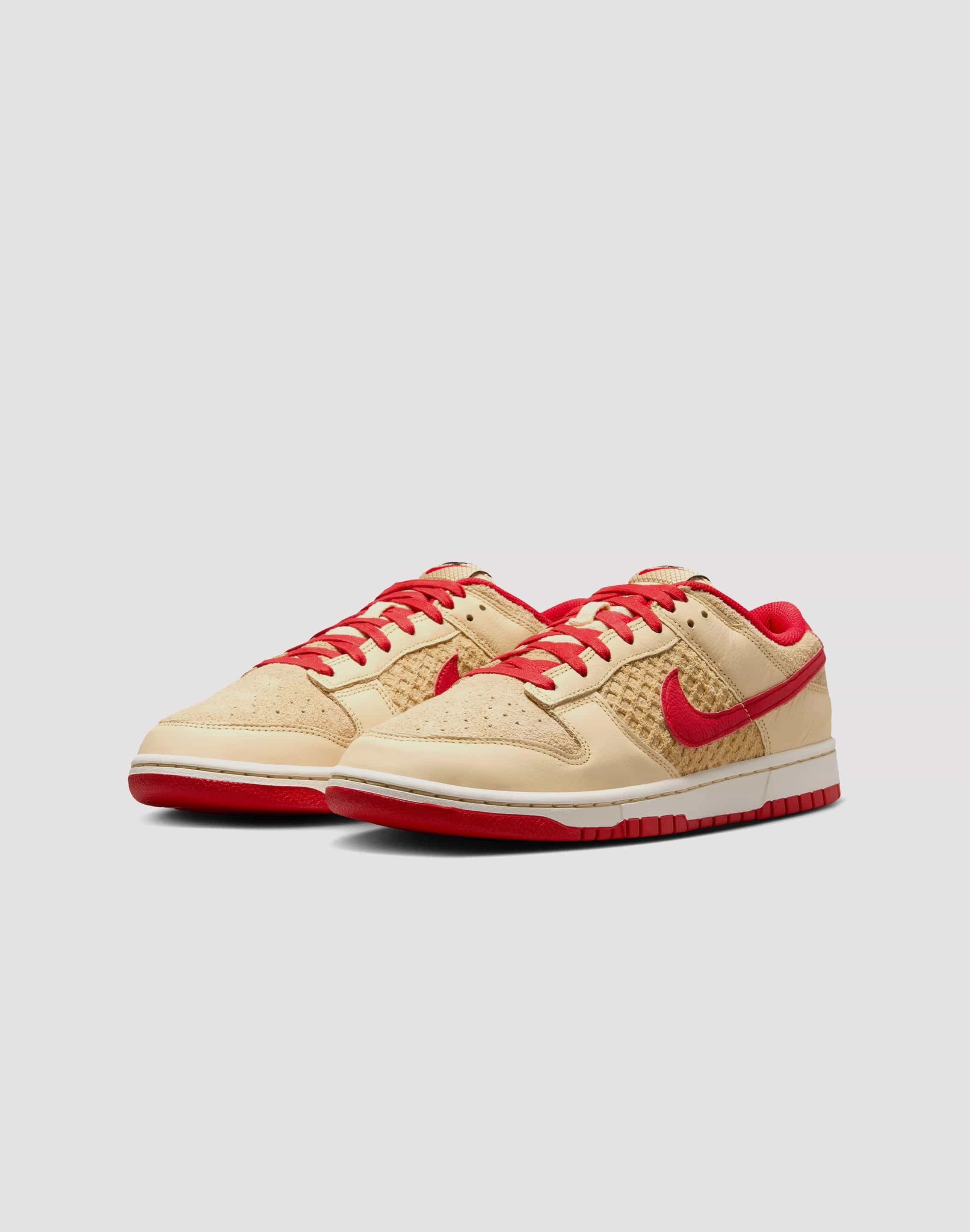 Nike Dunk Low Retro SE "Strawberry Waffle" rainy - day shoes sexy look