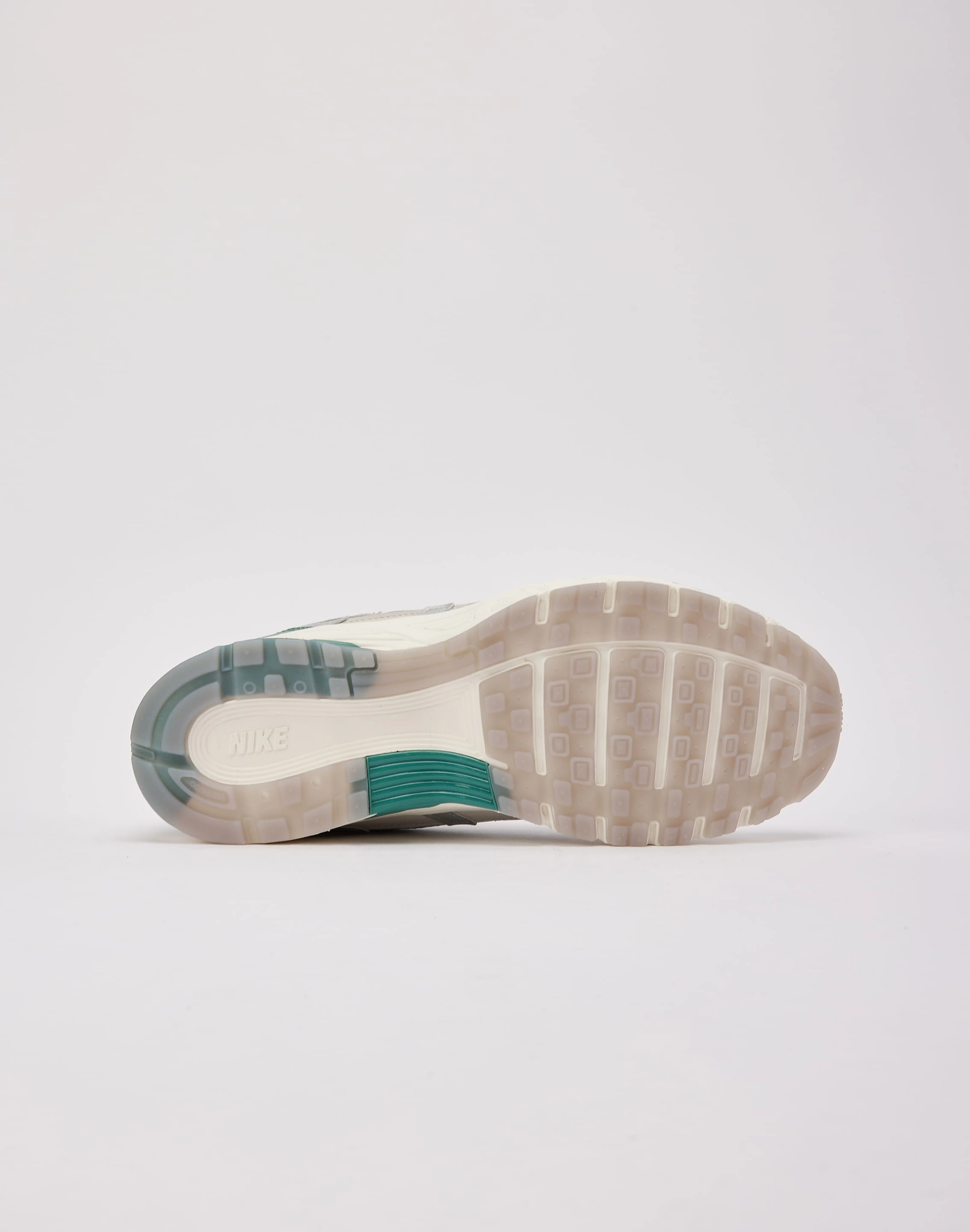 Nike P-6000 Premium soccer players - specific benefits Luxurious Touch