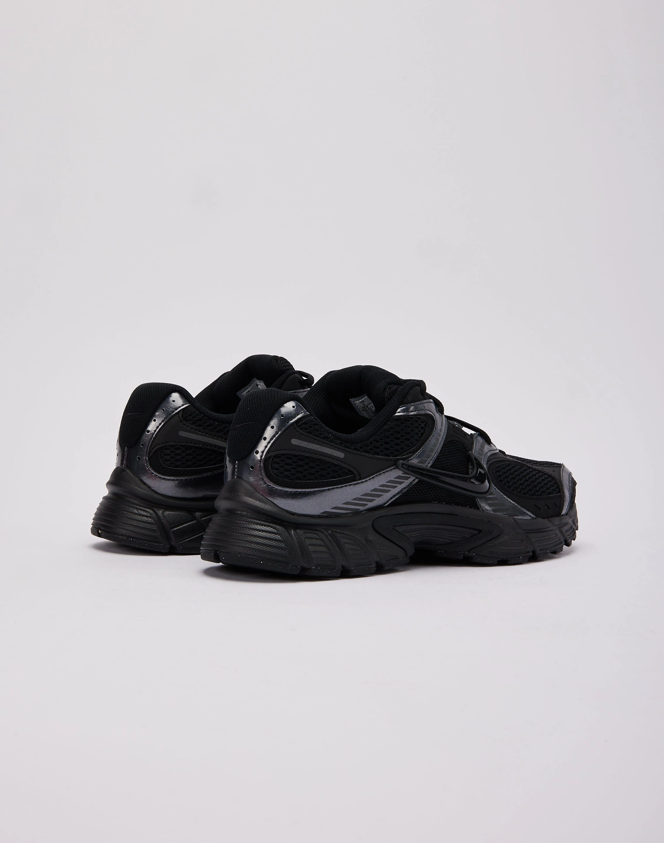 Nike V5 RNR running on asphalt