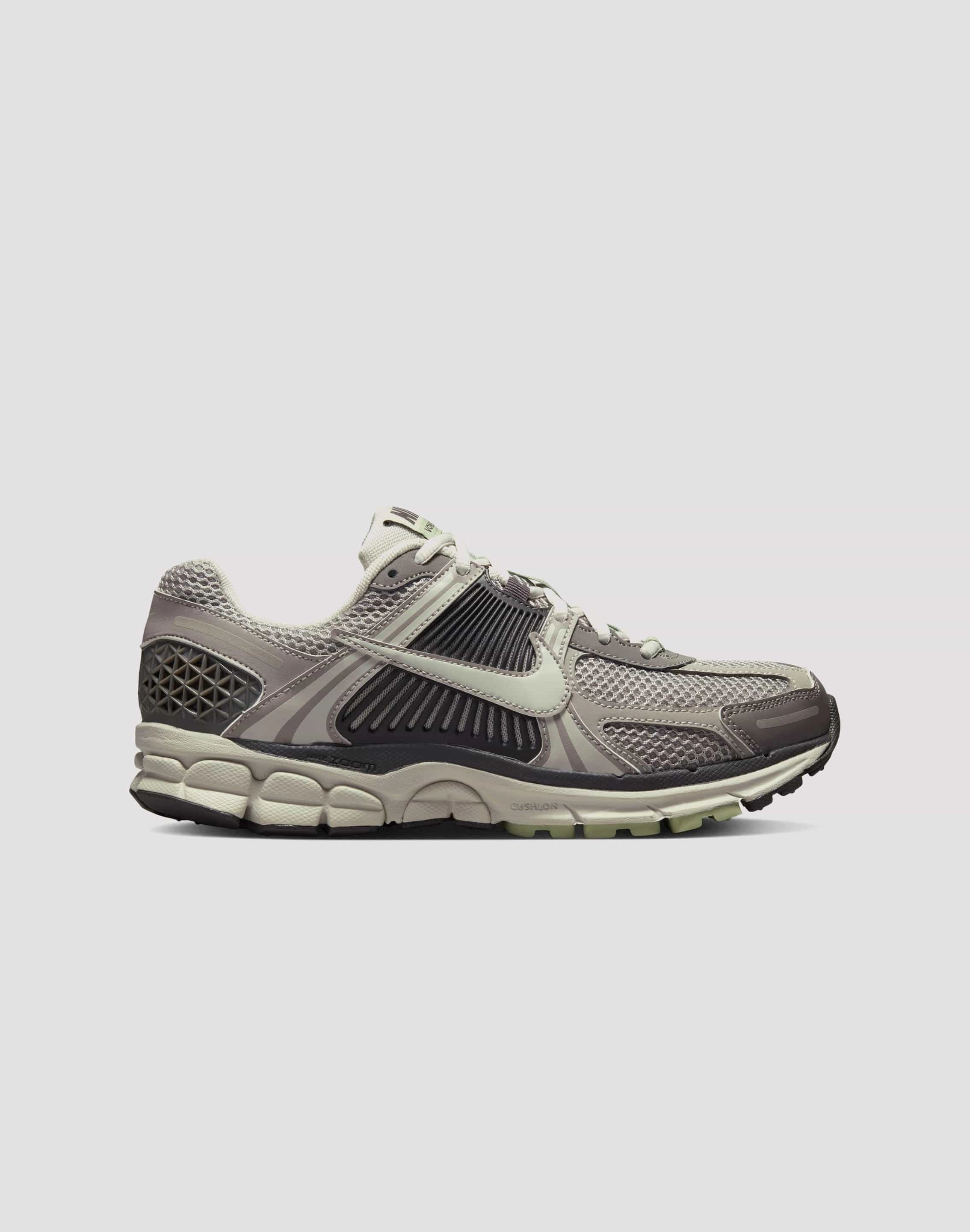 Nike Zoom Vomero 5 "Cobblestone/Light Bone" Running Technology
