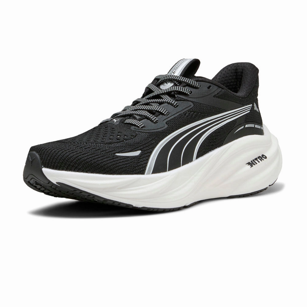 Layered Look Signature flexibility Magnify Nitro 3 Running Shoes