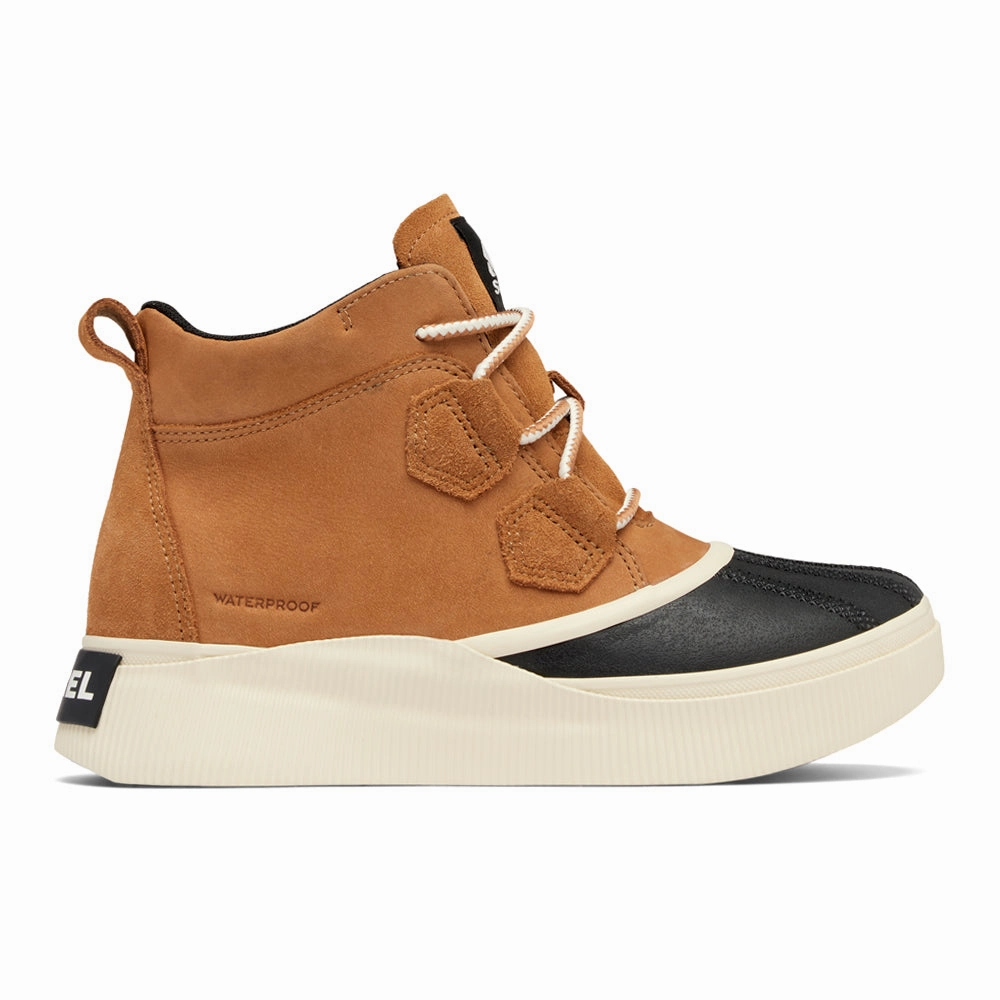 Durable Tread Pattern Out N About IV Classic Waterproof Lace Up Boots