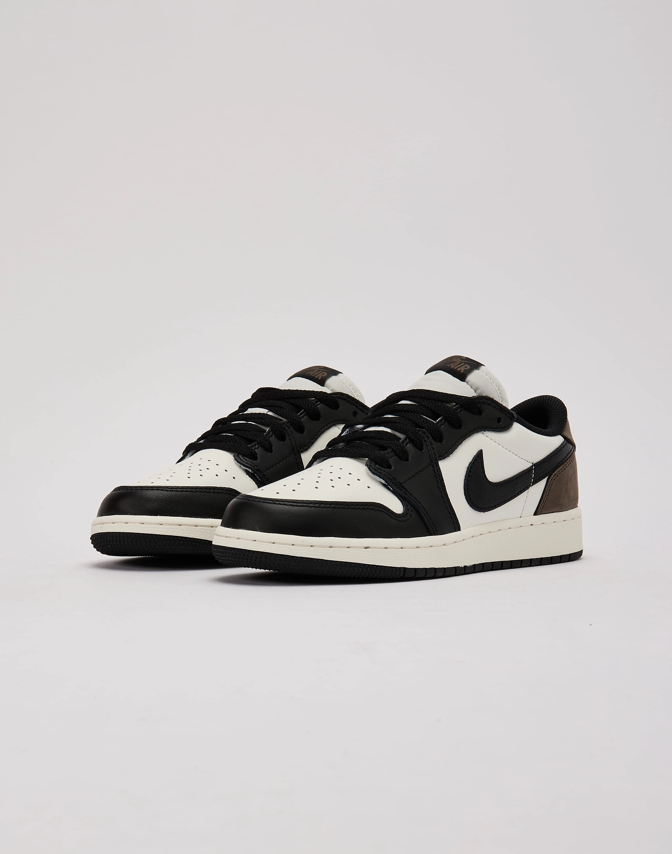 Reinforced toe FlexConstruction Jordan Air Jordan 1 Retro Low OG 'Mocha' Grade-School