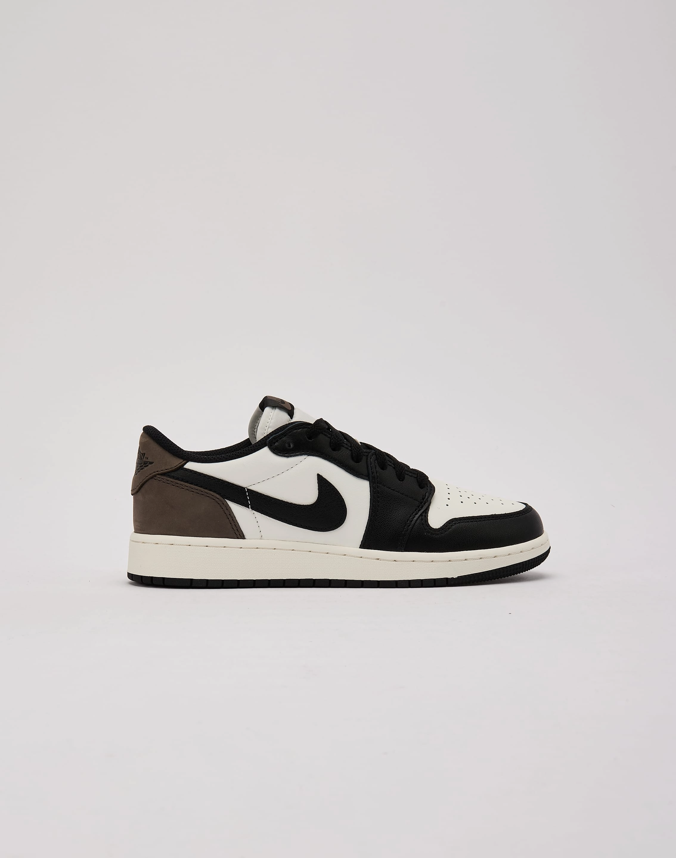 Jordan Air Jordan 1 Retro Low OG 'Mocha' Grade-School Breathable mesh upper Hygienic Footbed