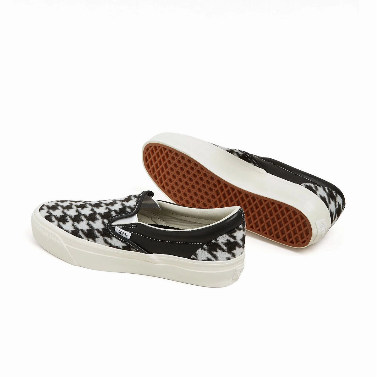 Premium Slip-on 98 'Black' All Terrain Grip Modern sole