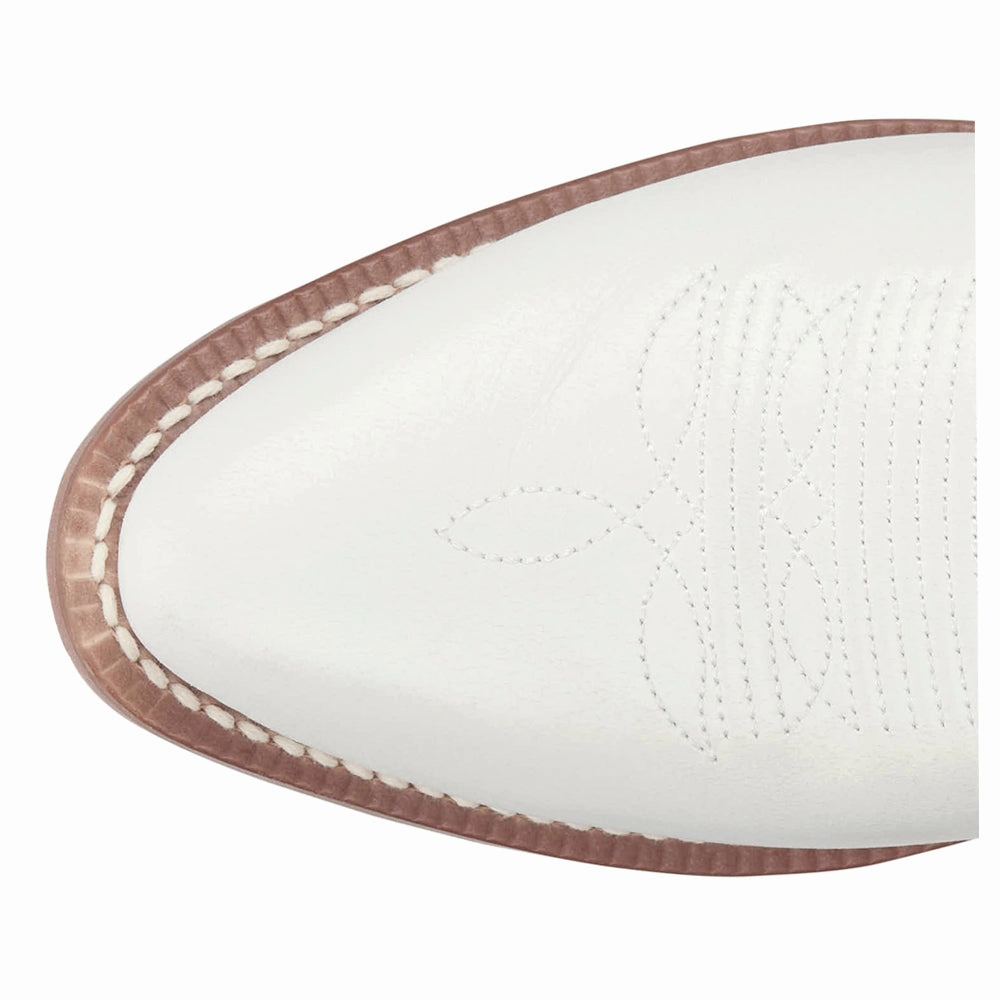 Ultra Grip Outsole Texture Vintage Evelyn Embroidered Round Toe Cowboy Boots