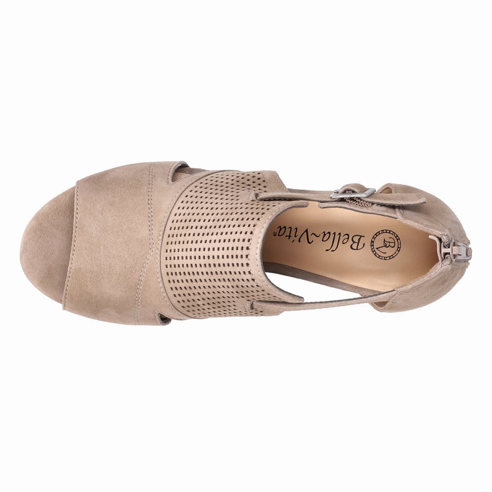 Flexible Grooves Illiana Cut-Out Block Heeled Sandals